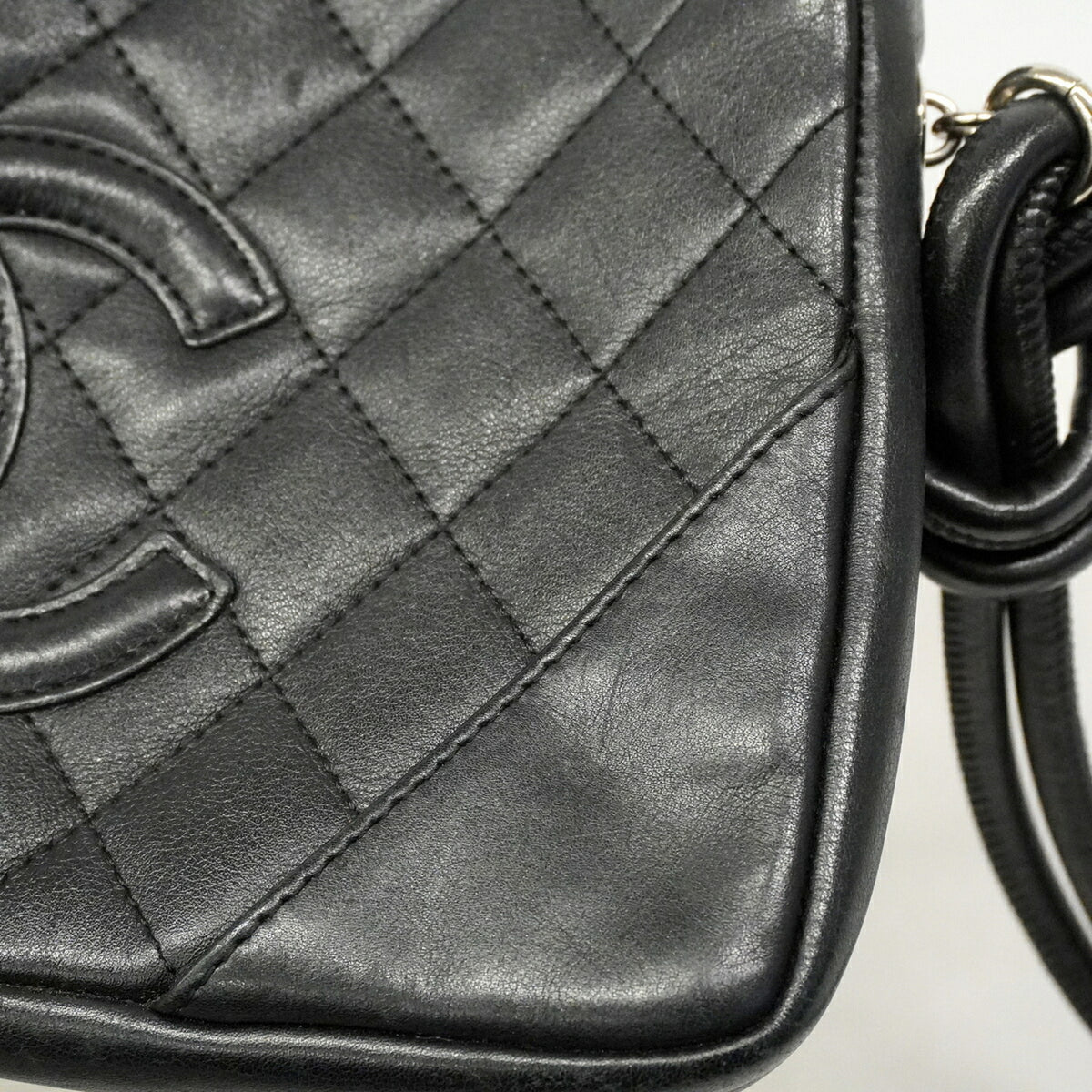 Chanel Black Leather Shoulder Bag (Pre-Owned)