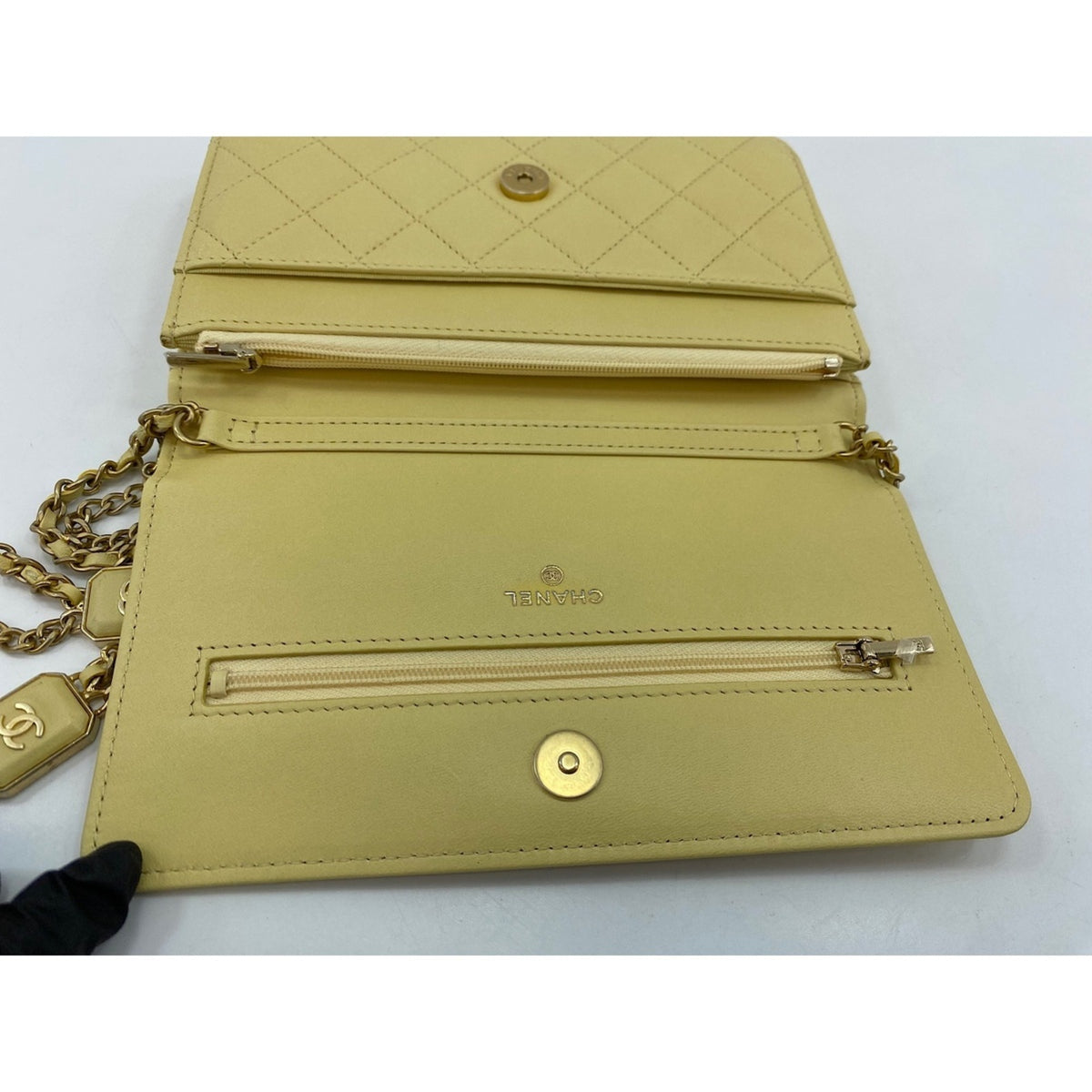 Chanel Yellow Shoulder Bag (Pre-Owned)