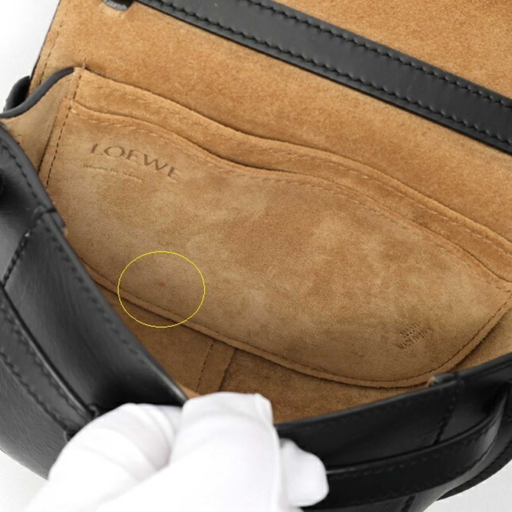 Loewe Black Leather Shoulder Bag (Pre-Owned)