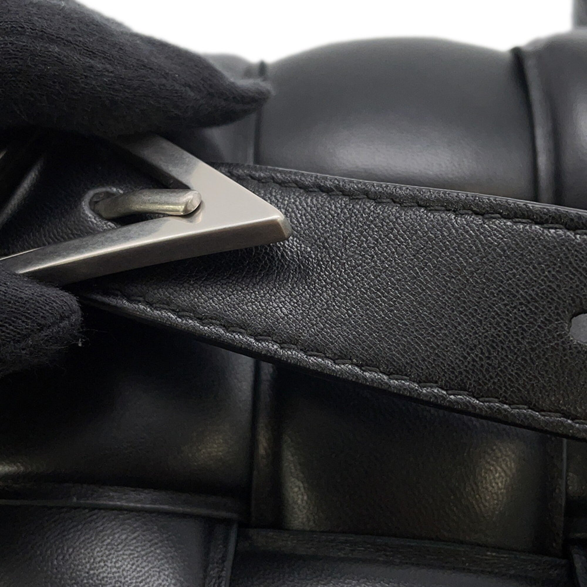 Bottega Veneta Black Leather Handbag Shoulder Bag (Pre-Owned)