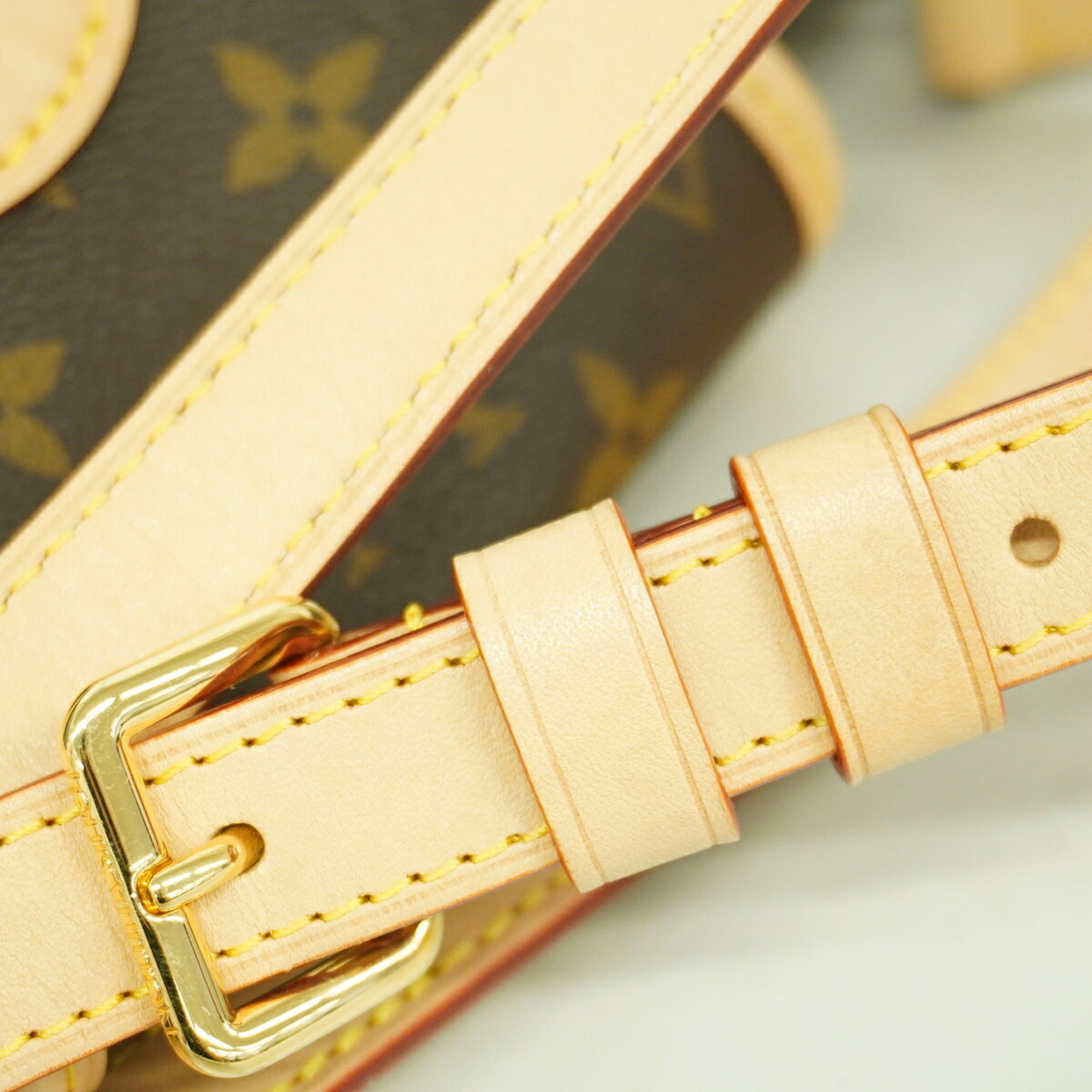 Louis Vuitton Brown Shoulder Bag (Pre-Owned)