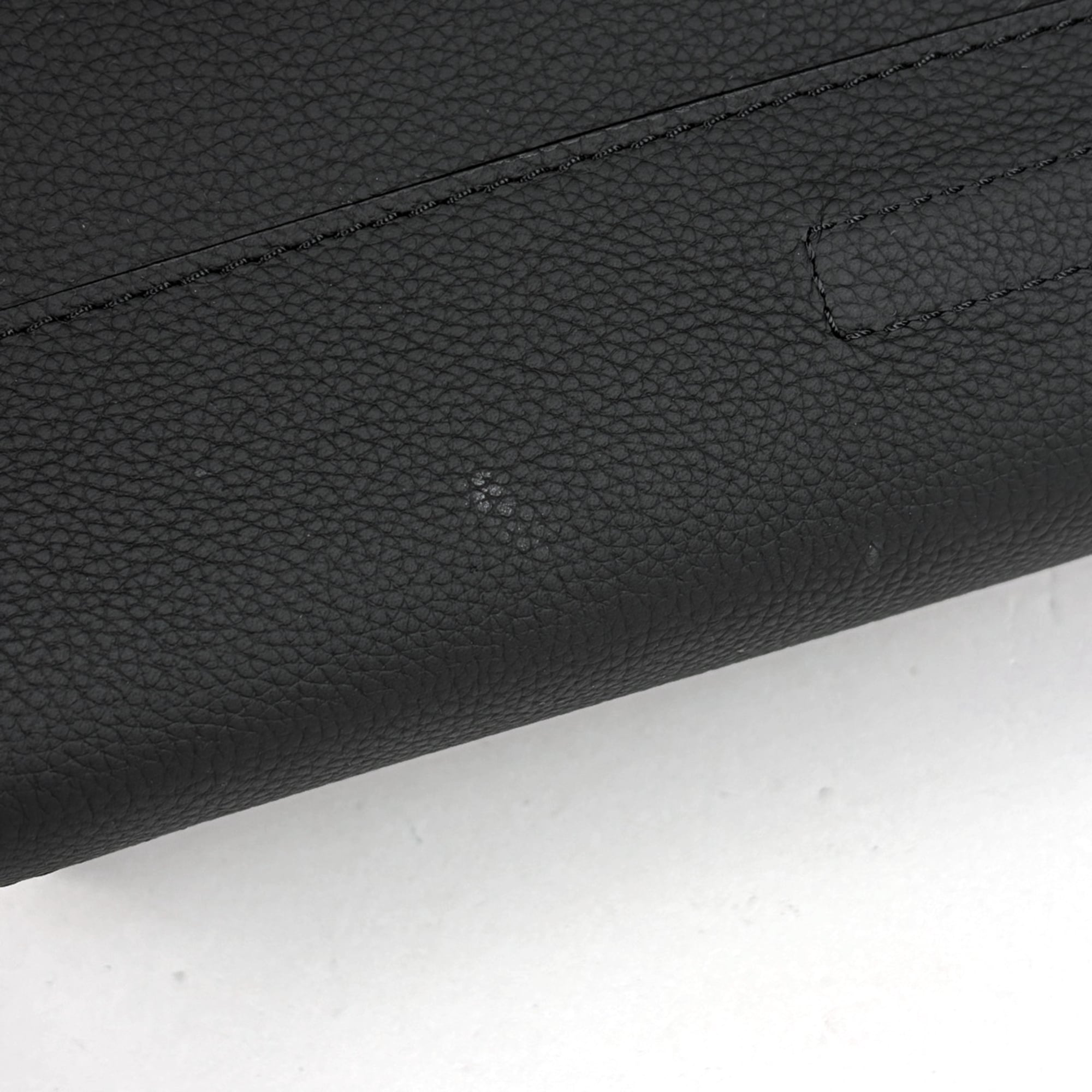 Louis Vuitton Black Noir Leather Shoulder Bag (Pre-Owned)