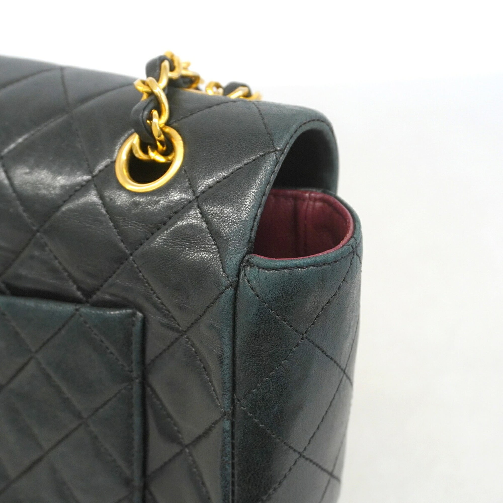 Chanel Black Leather Shoulder Bag (Pre-Owned)