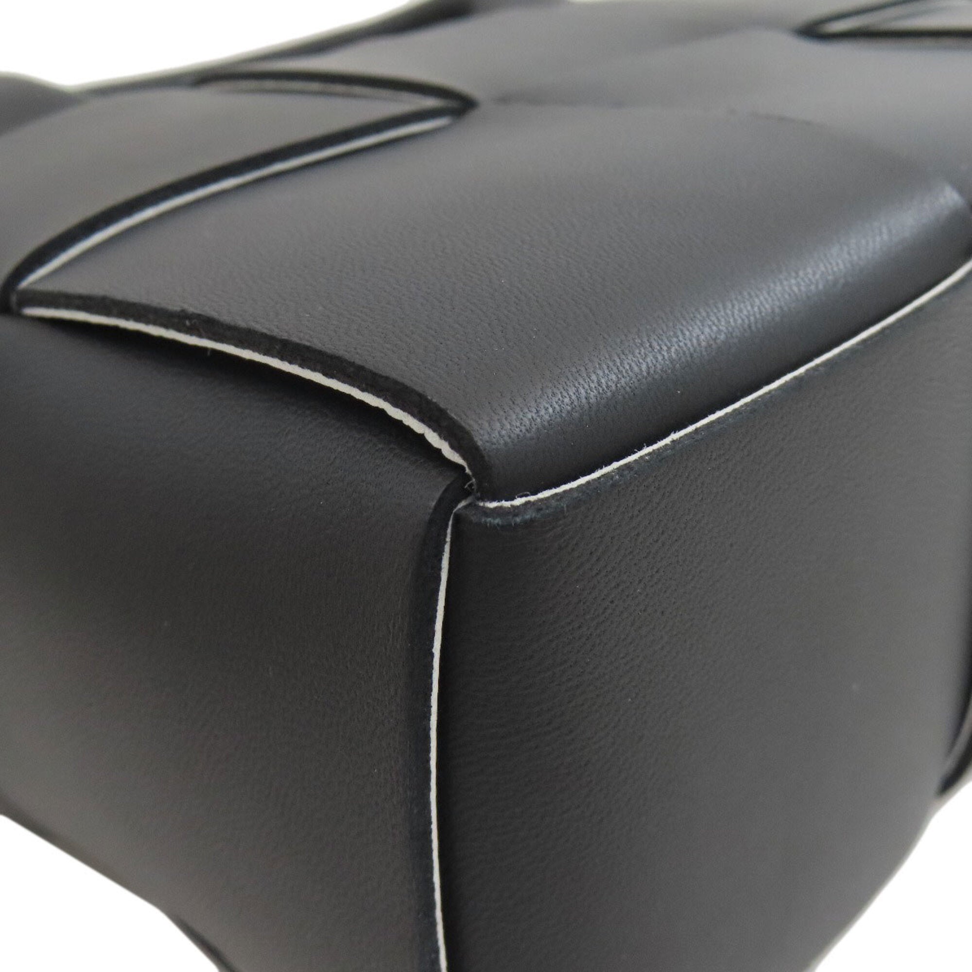 Bottega Veneta Black Leather Shoulder Bag (Pre-Owned)