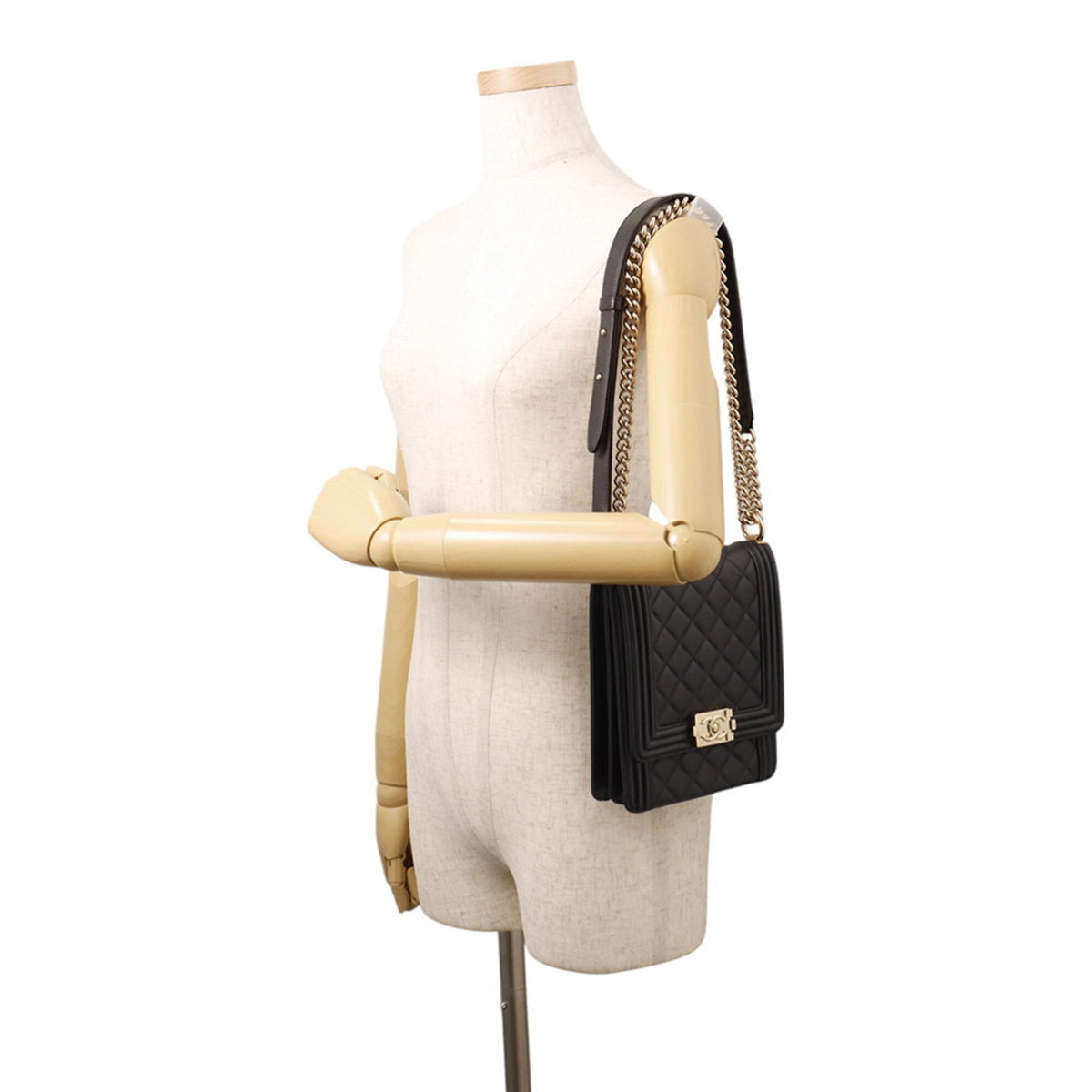 Chanel Boy Chanel Black Leather Handbag Shoulder Bag (Pre-Owned)