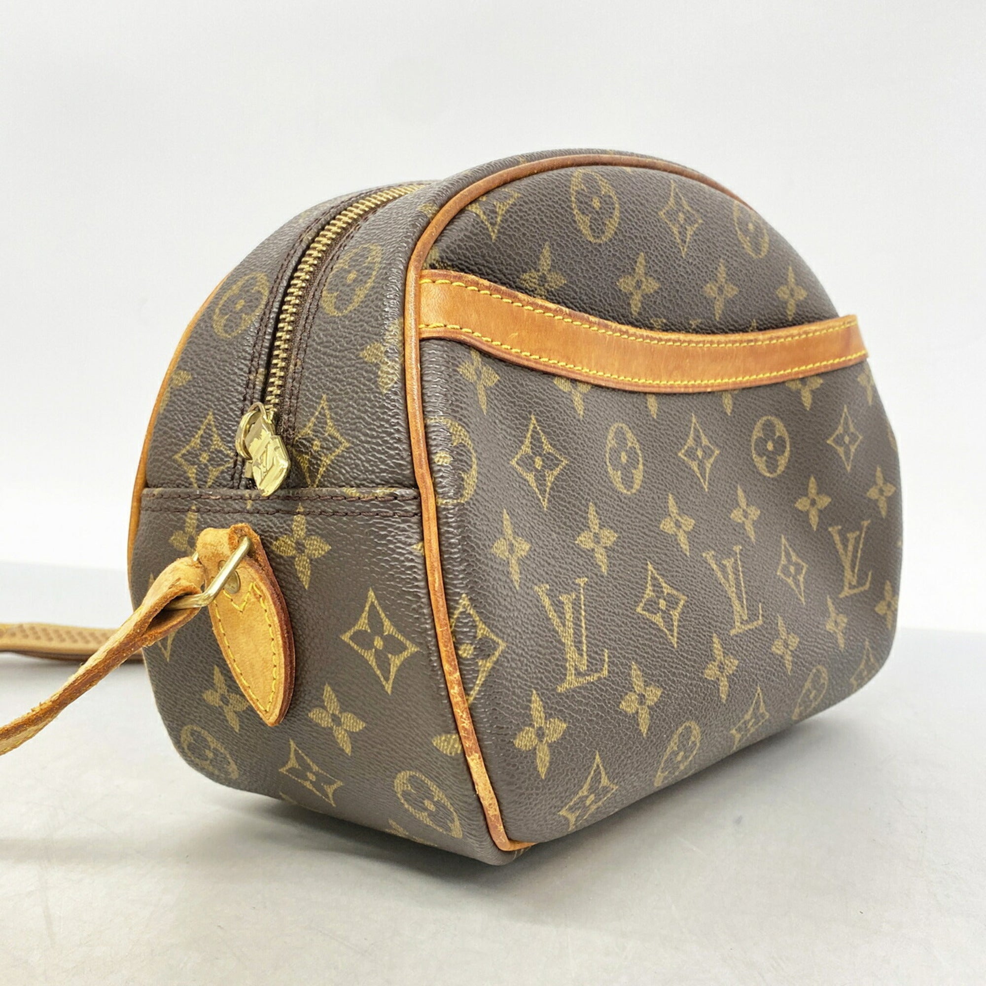 Louis Vuitton Brown Shoulder Bag (Pre-Owned)