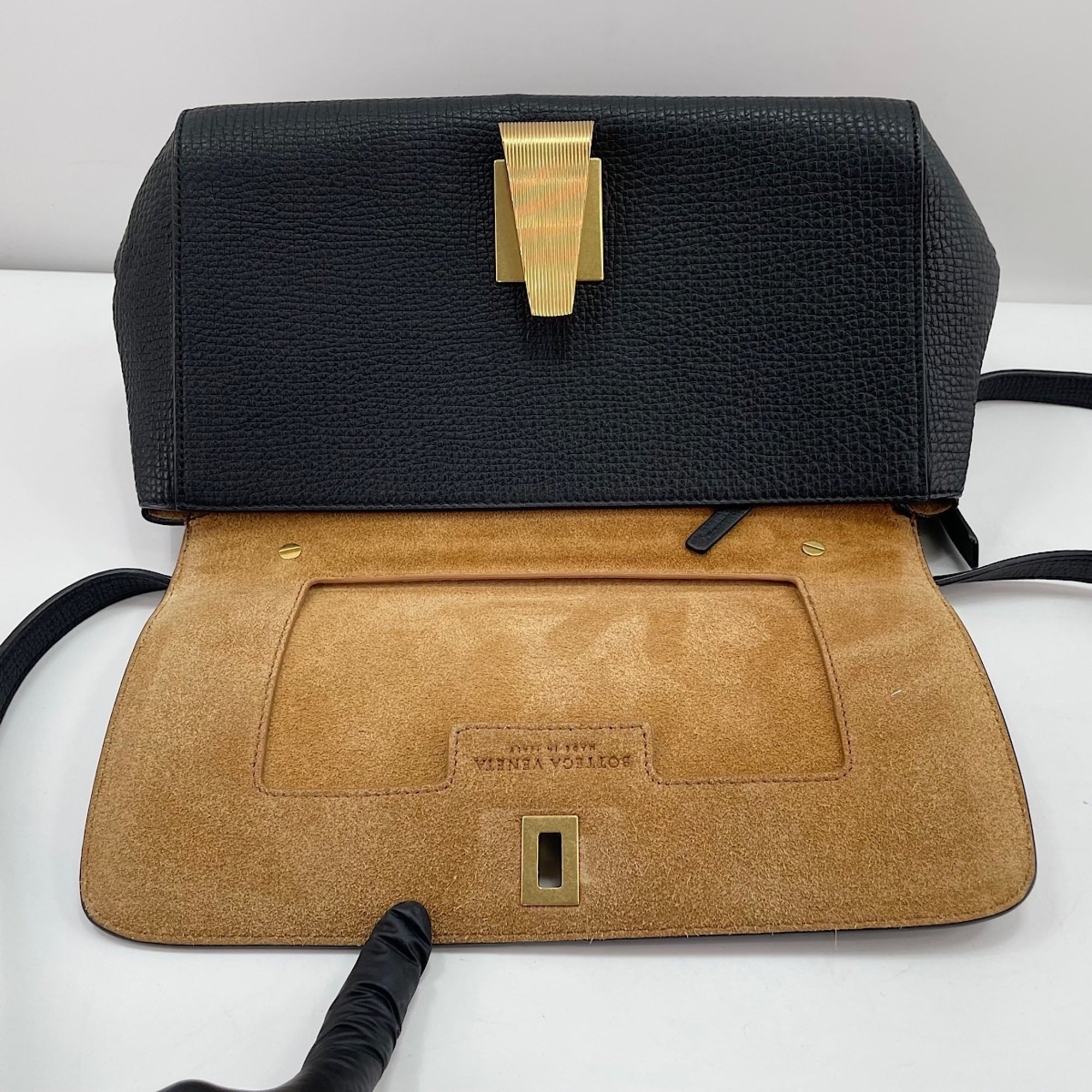 Bottega Veneta Black Shoulder Bag (Pre-Owned)