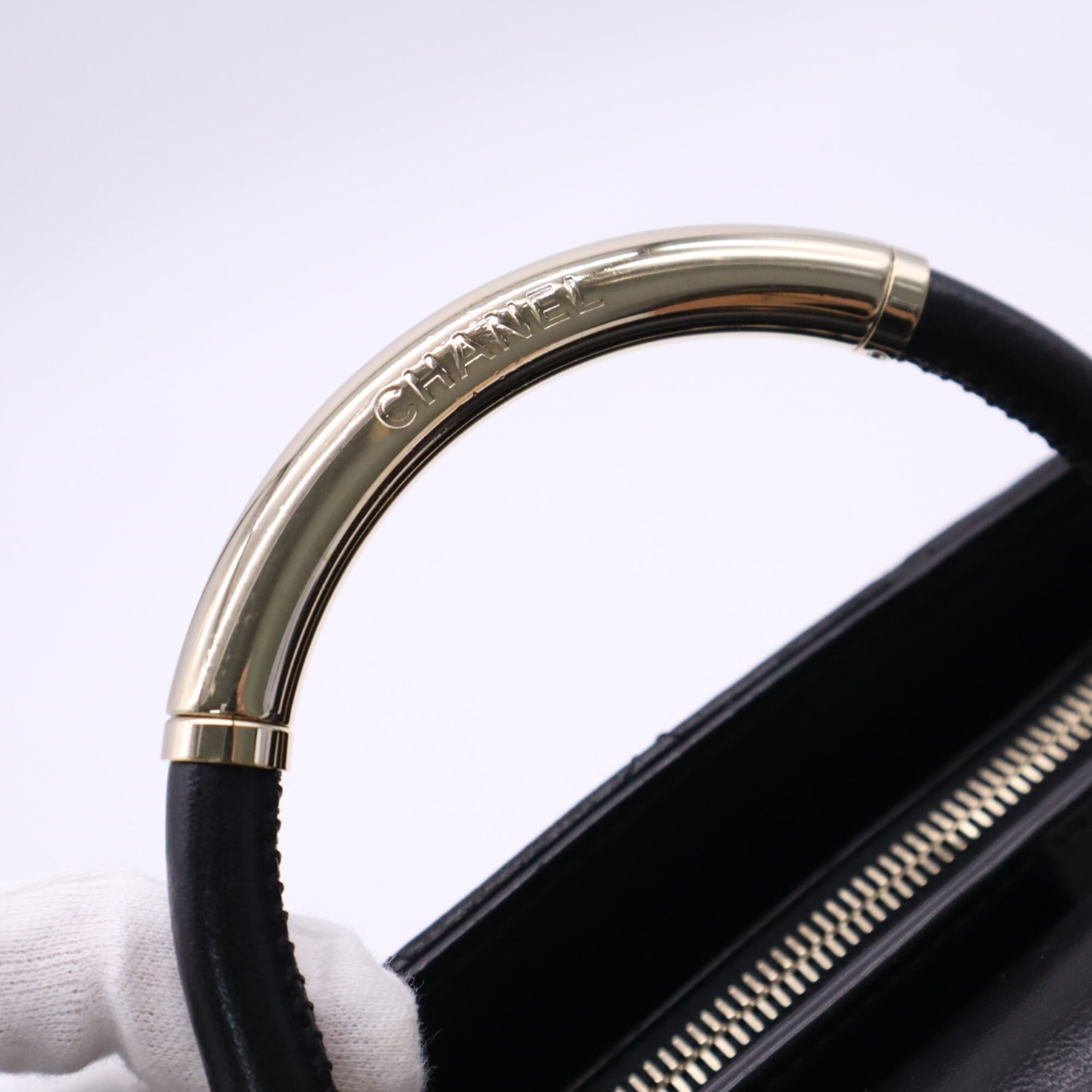 Chanel Matelasse Black Leather Handbag (Pre-Owned)
