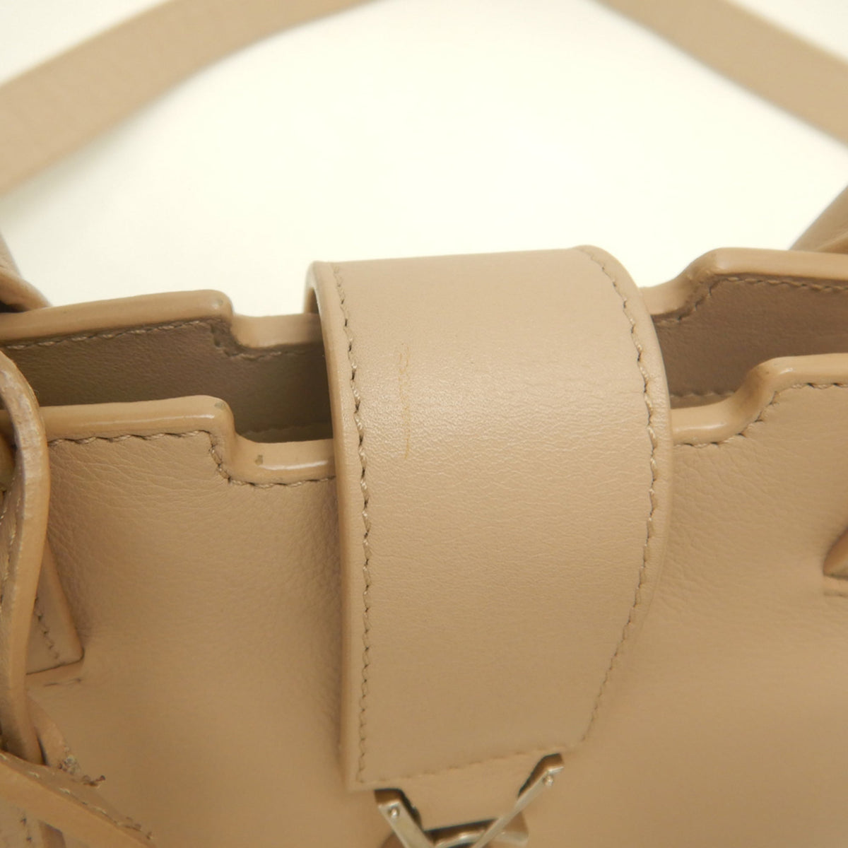 Saint Laurent Beige Leather Handbag (Pre-Owned)