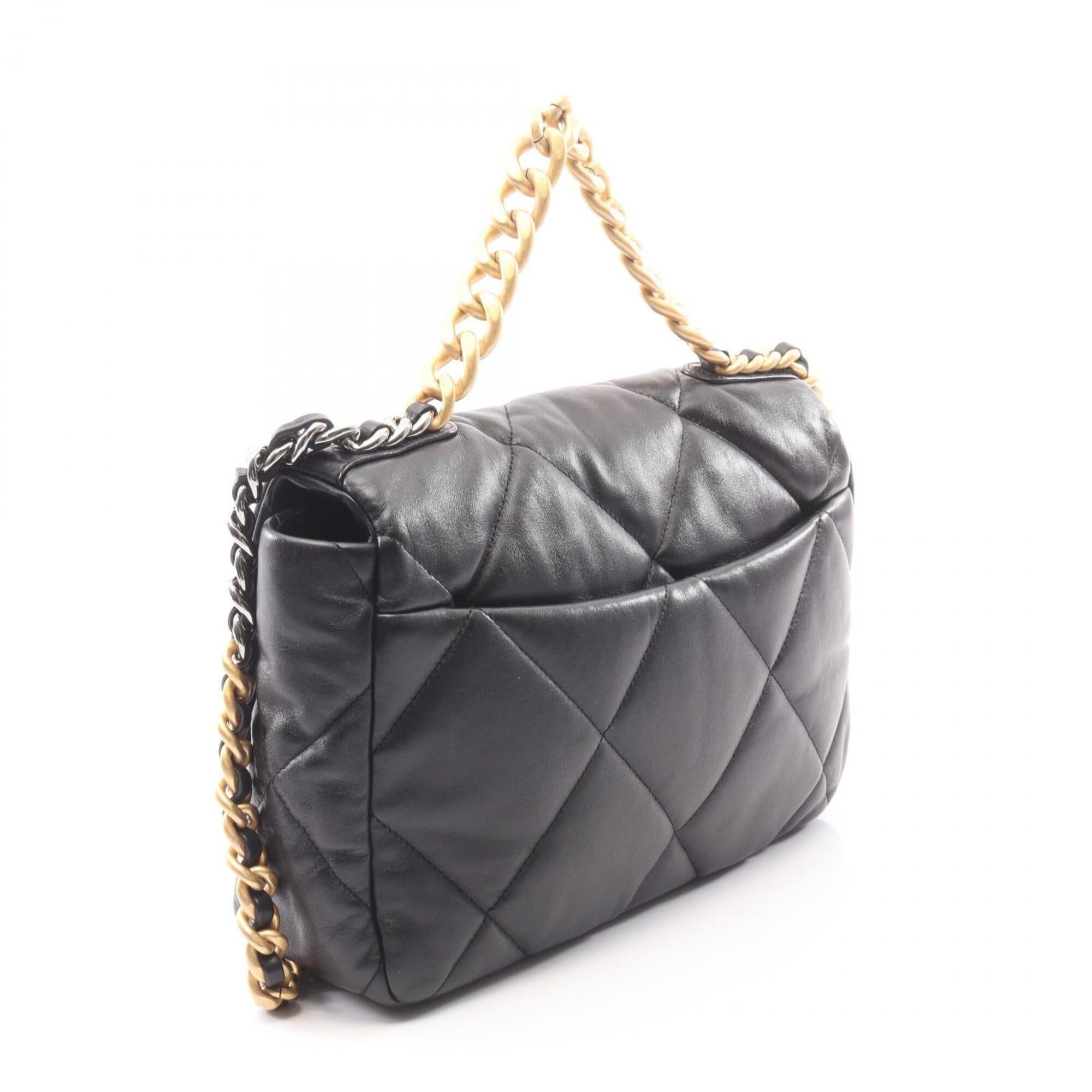 Chanel Black Leather Shoulder Bag (Pre-Owned)