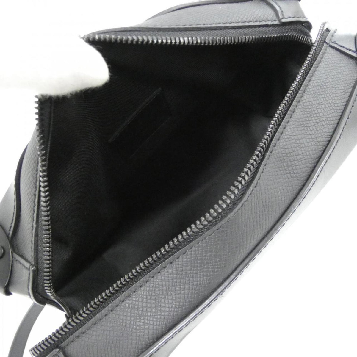 Louis Vuitton Black Leather Shoulder Bag (Pre-Owned)