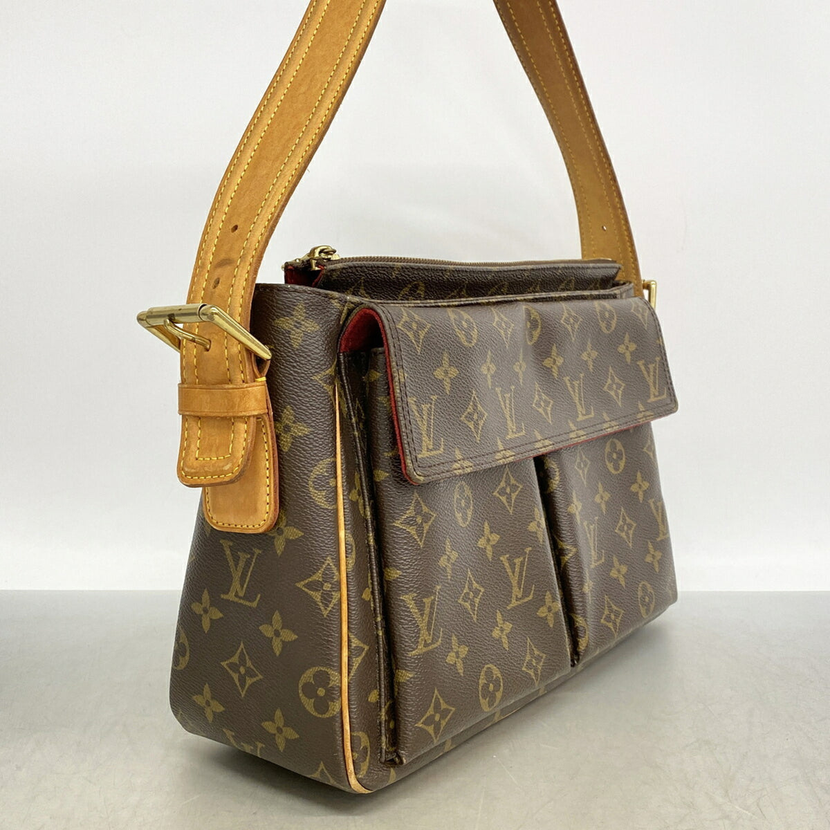 Louis Vuitton Brown Shoulder Bag (Pre-Owned)