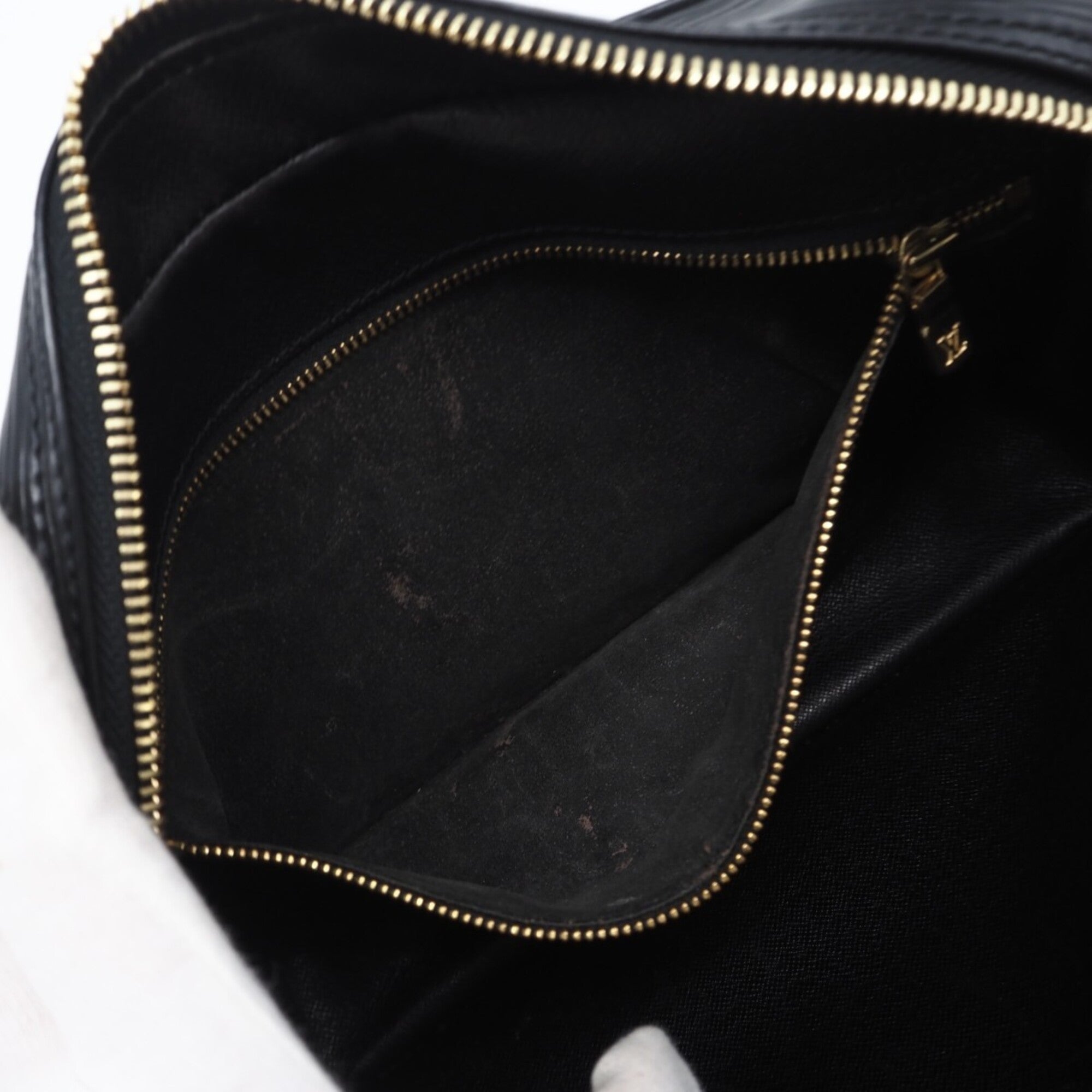 Louis Vuitton Black Noir Leather Shoulder Bag (Pre-Owned)