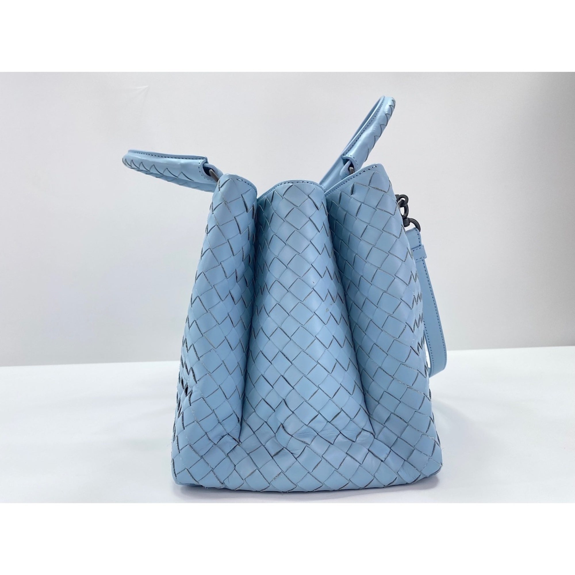 Bottega Veneta Blue Leather Handbag (Pre-Owned)