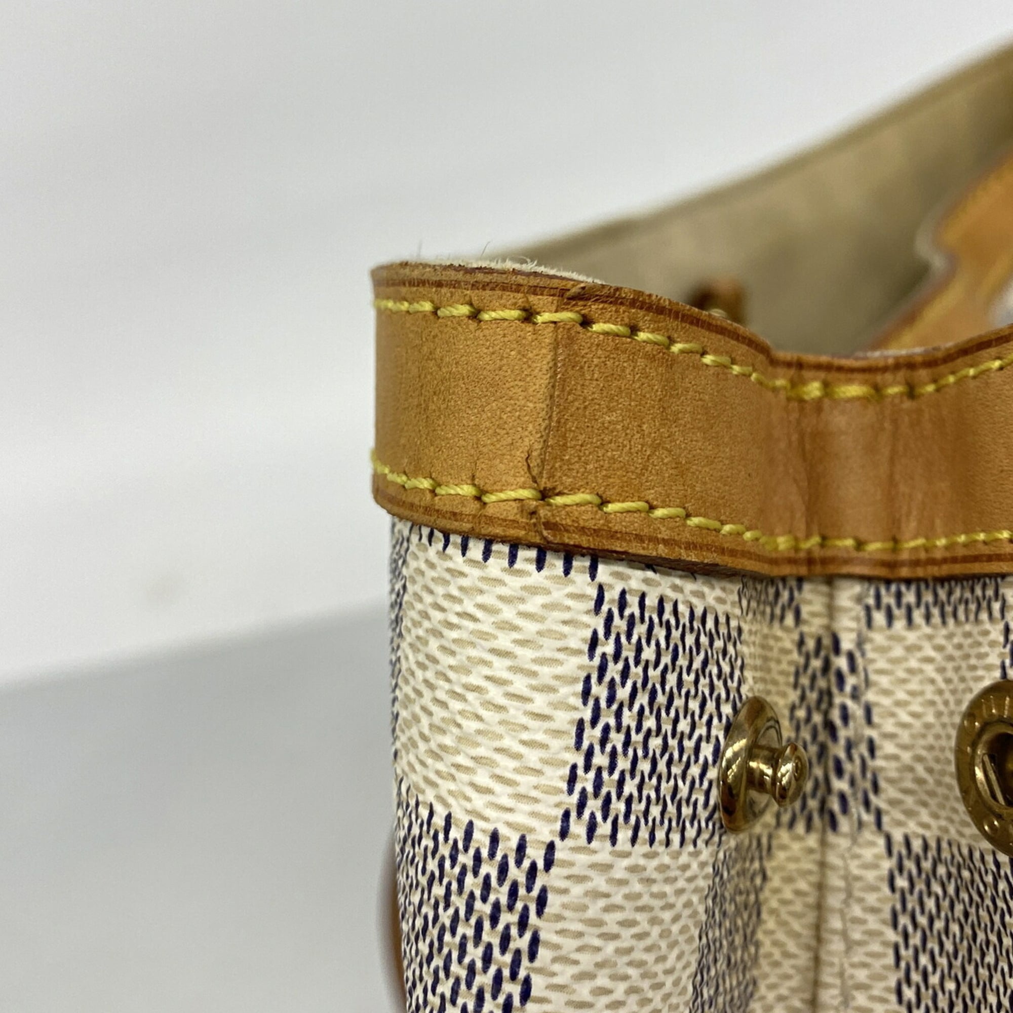 Louis Vuitton White Tote Bag (Pre-Owned)