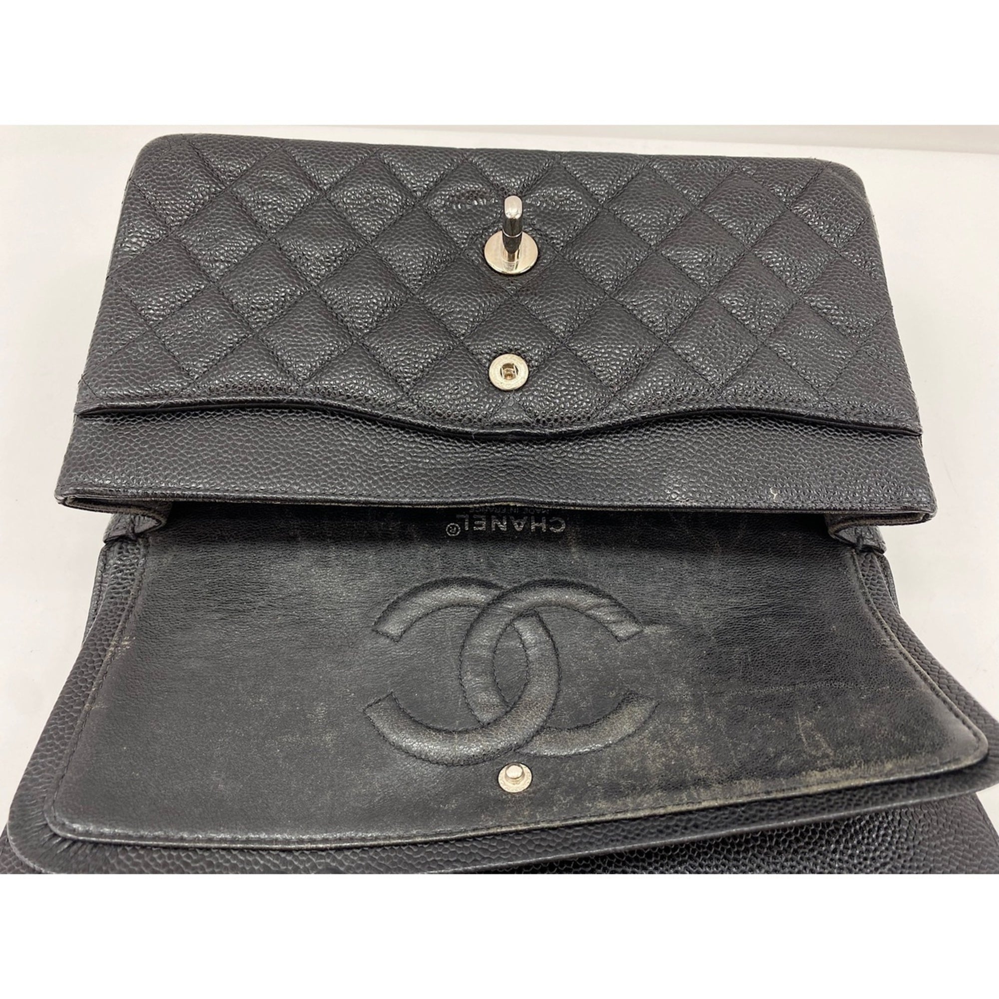 Chanel Black Shoulder Bag (Pre-Owned)