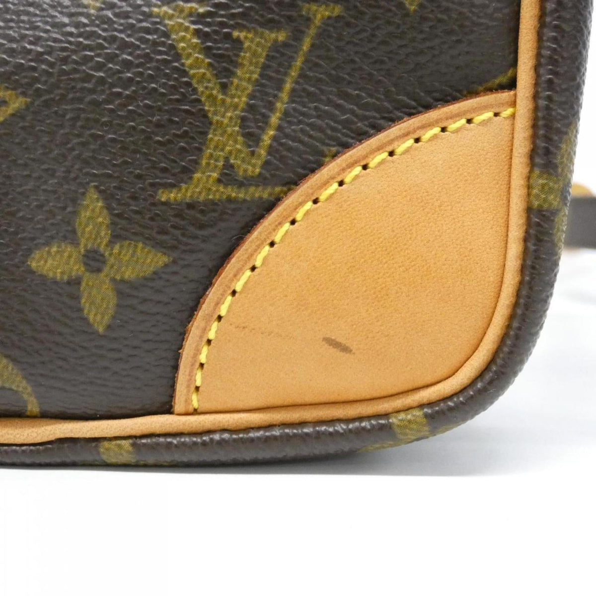 Louis Vuitton Marron Coated Canvas Shoulder Bag (Pre-Owned)