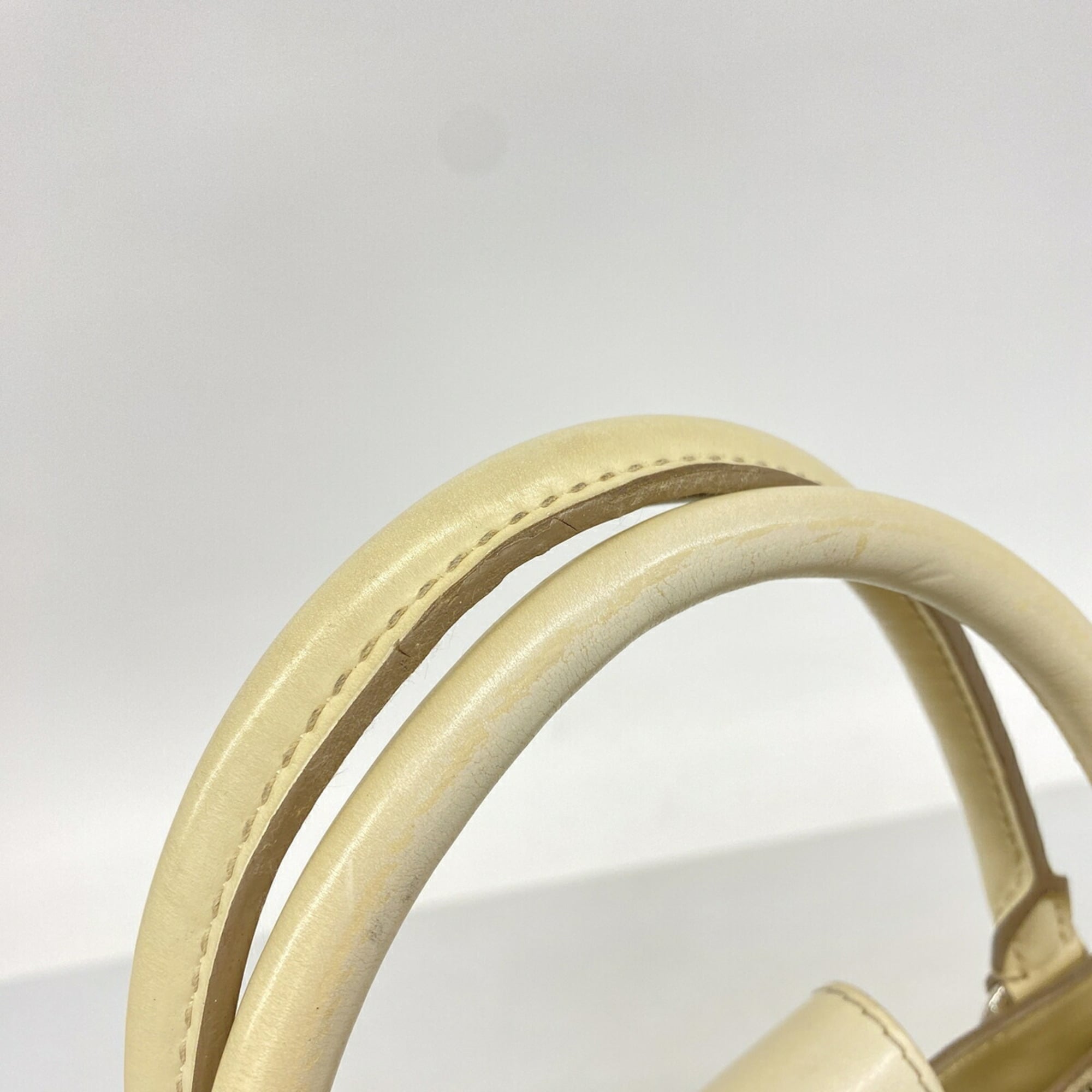 Louis Vuitton Lv Off White Handbag (Pre-Owned)