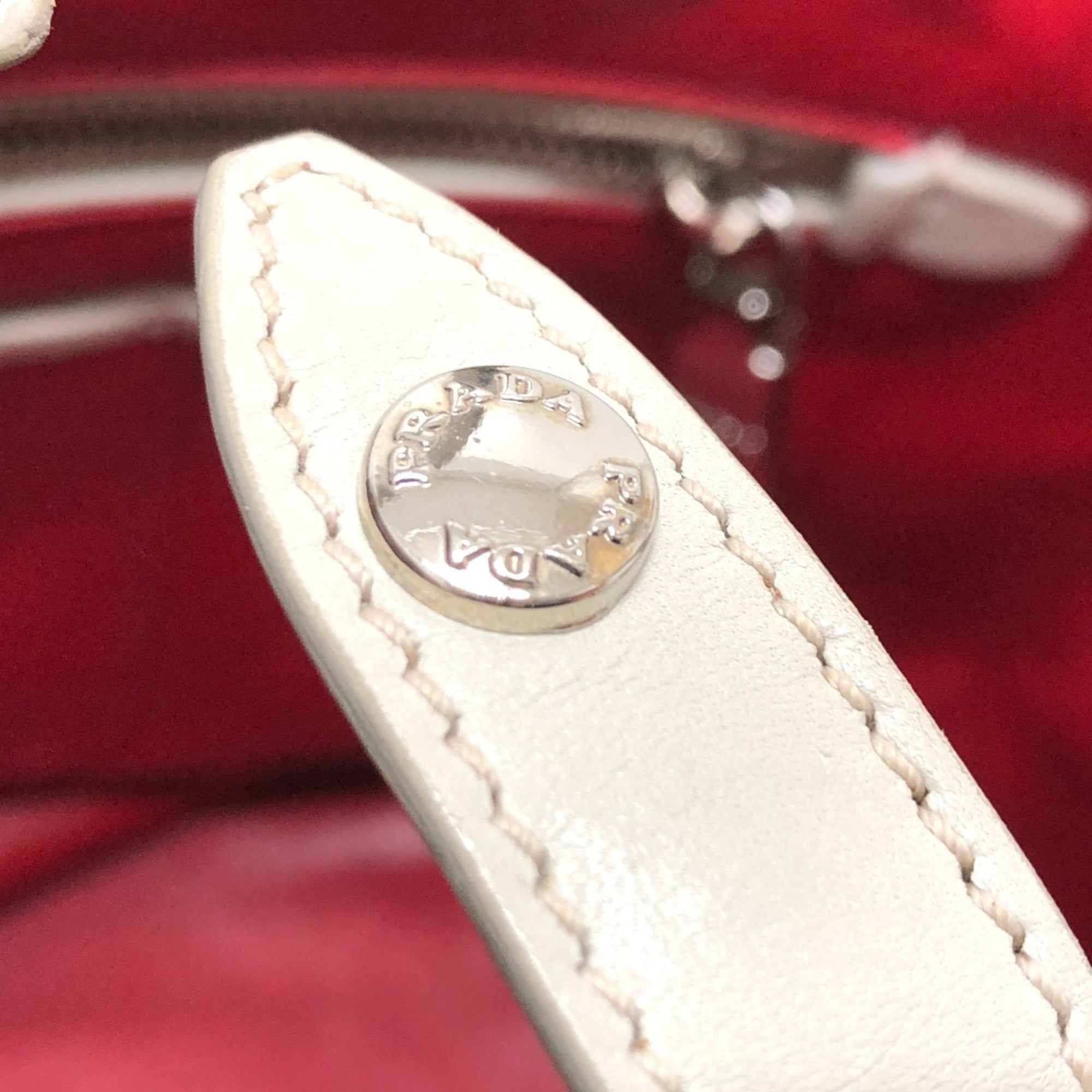 Prada White Leather Handbag (Pre-Owned)