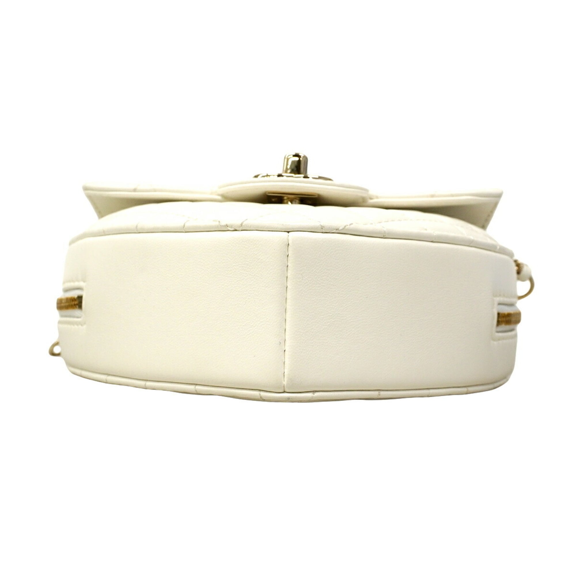 Chanel White Leather Shoulder Bag (Pre-Owned)