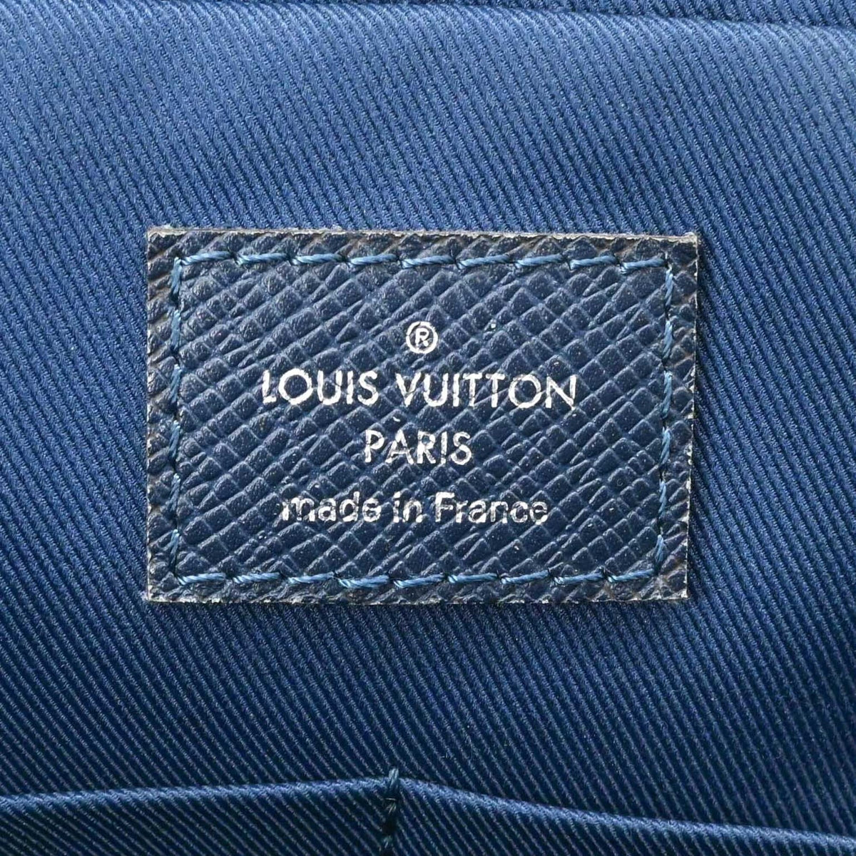 Louis Vuitton Navy Taiga Leather Handbag (Pre-Owned)