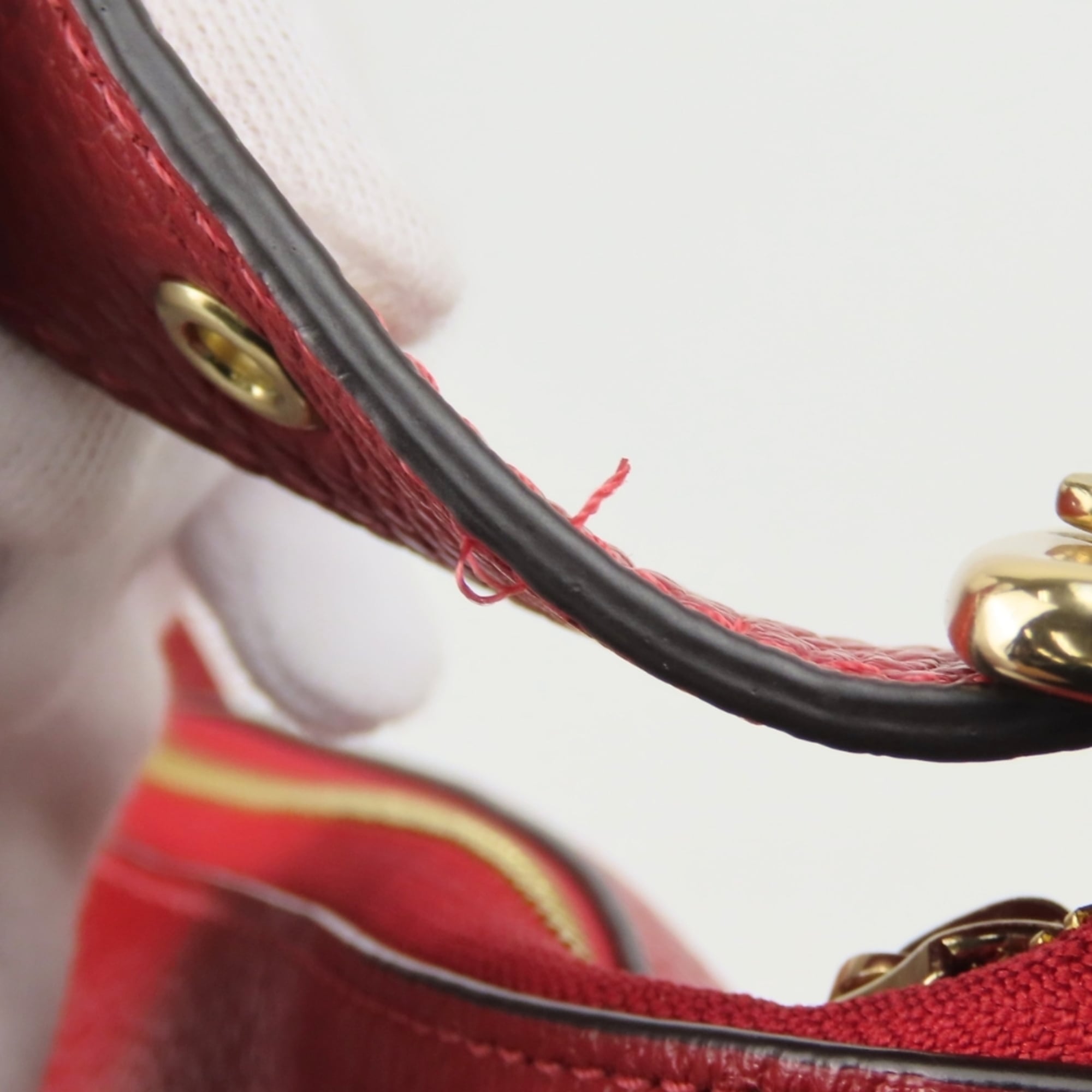 Coach Red Color Leather Shoulder Bag (Pre-Owned)