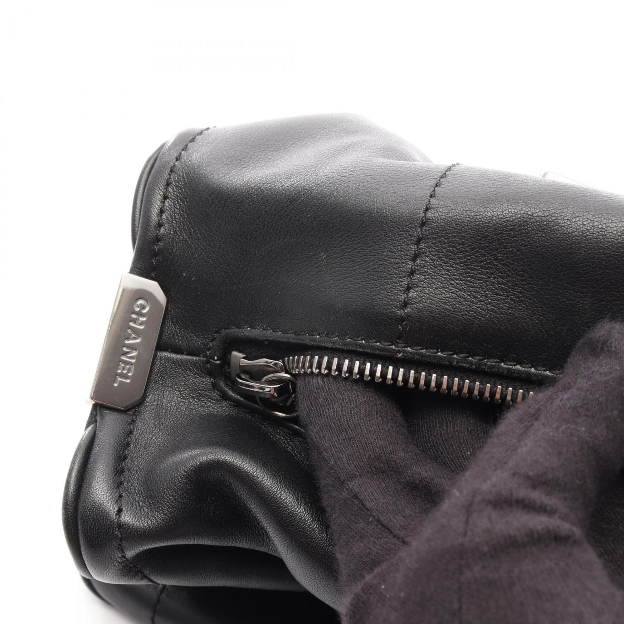 Chanel Black Leather Handbag (Pre-Owned)