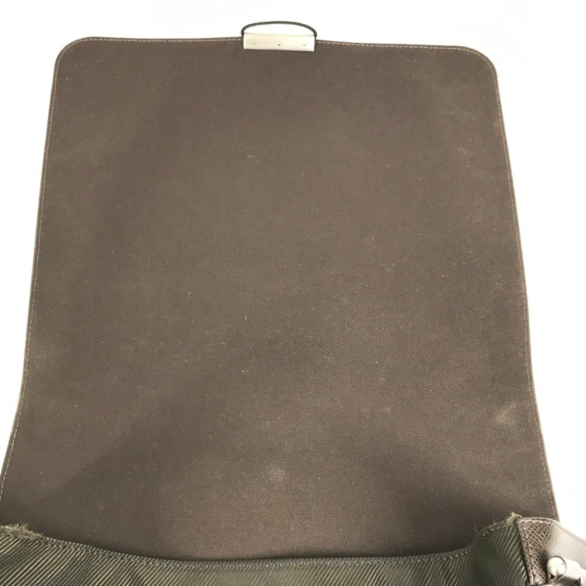 Louis Vuitton Brown Grizzly Taiga Leather Messenger Bag Shoulder Bag (Pre-Owned)
