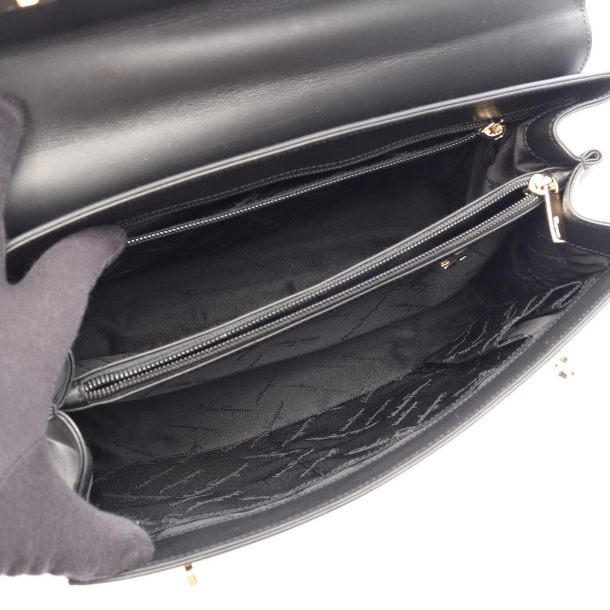 Salvatore Ferragamo Black Leather Handbag (Pre-Owned)