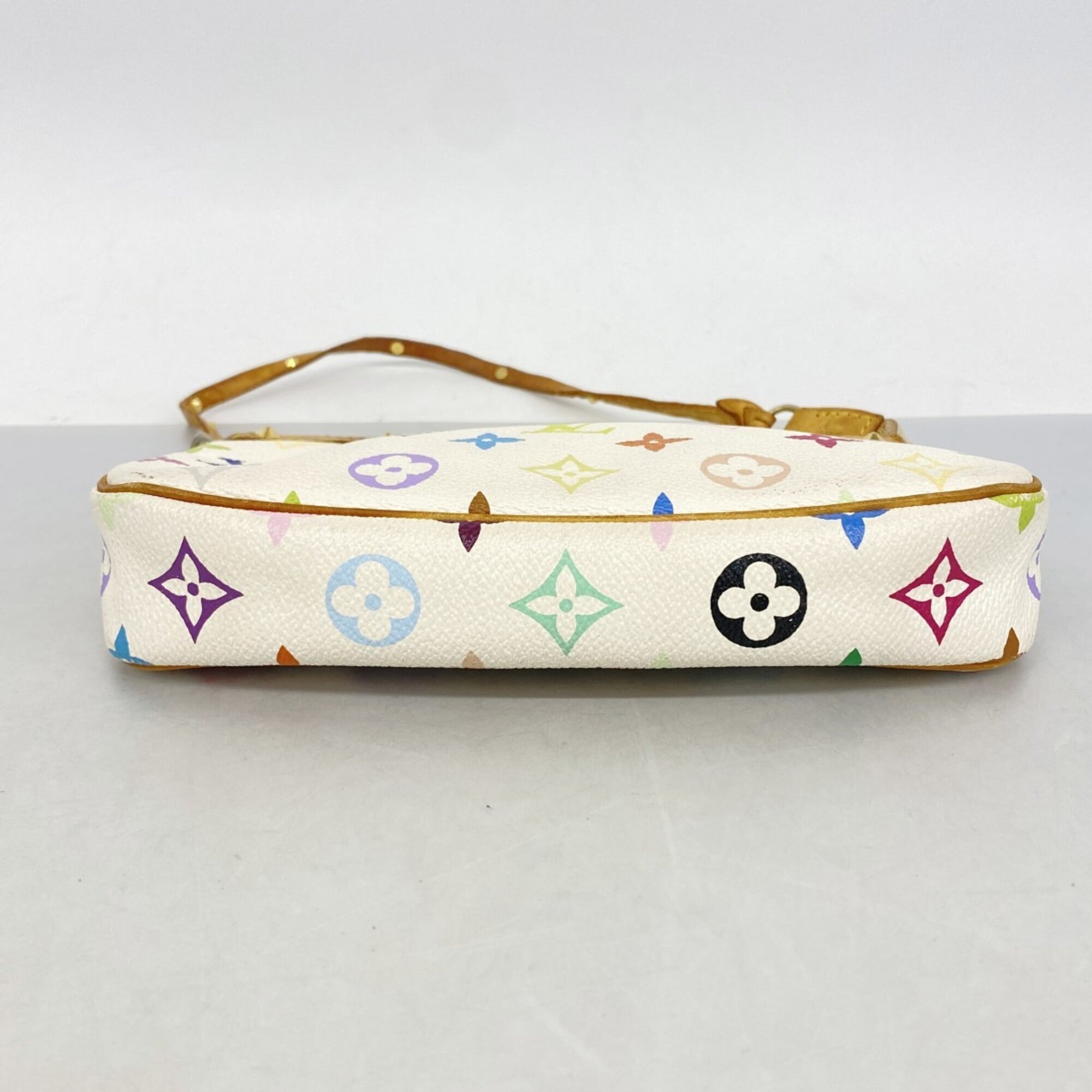 Louis Vuitton Blanc Pouch (Pre-Owned)