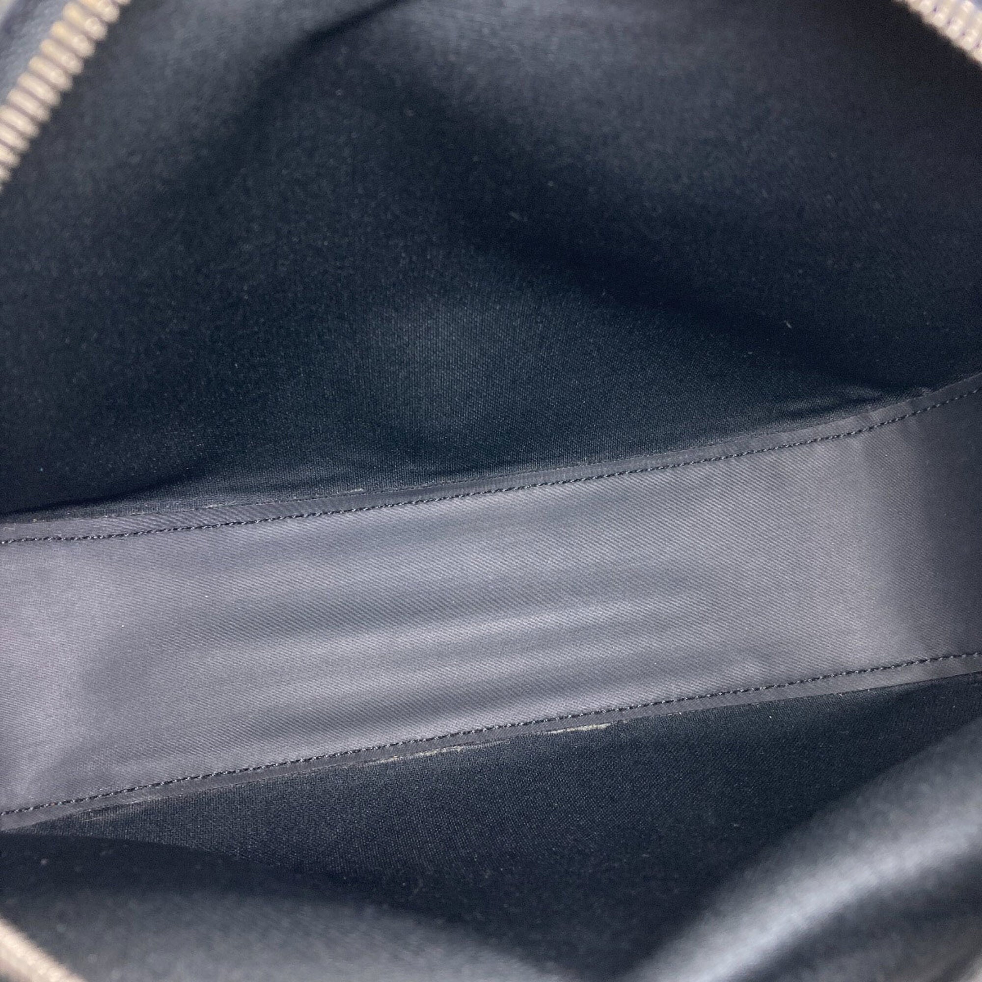 Loewe Black Leather Shoulder Bag (Pre-Owned)