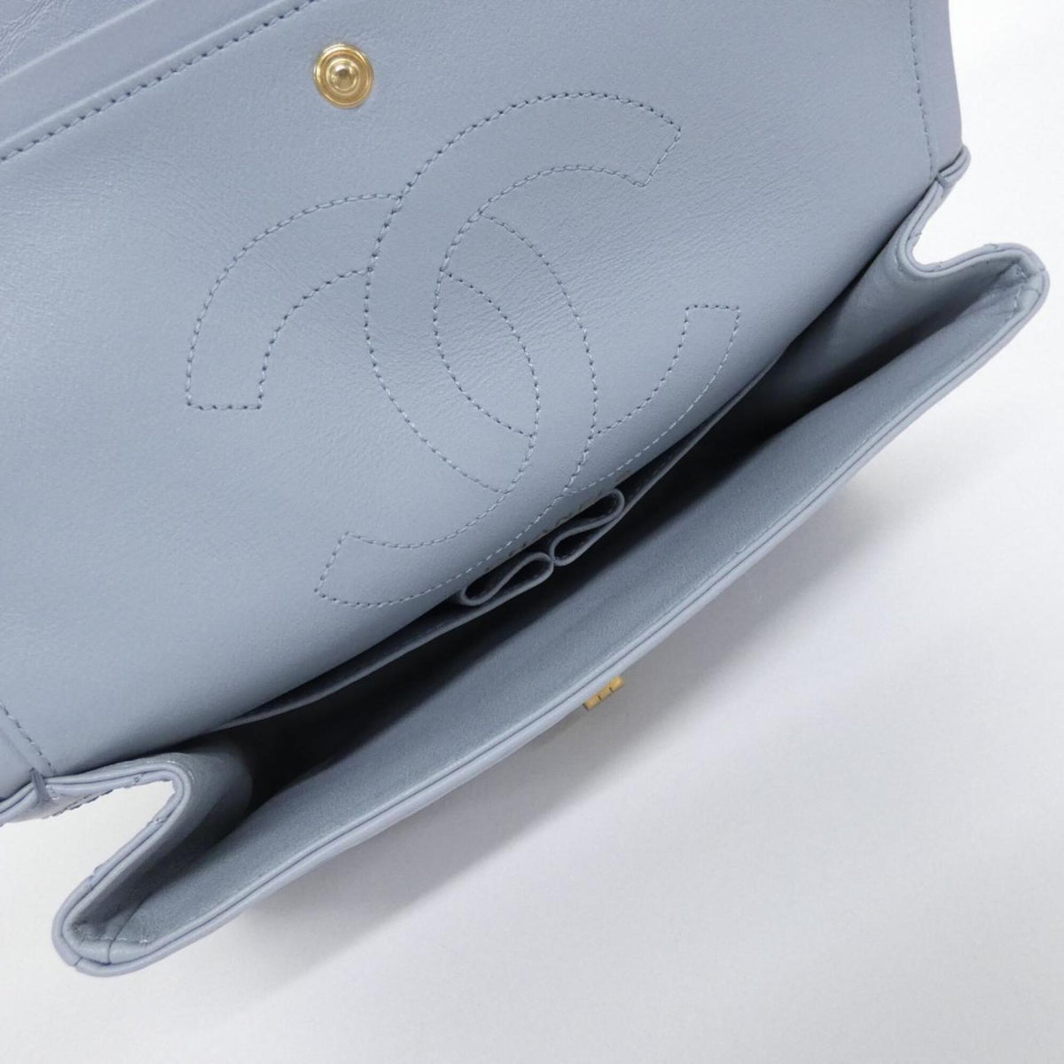 Chanel Light Blue Leather Shoulder Bag (Pre-Owned)