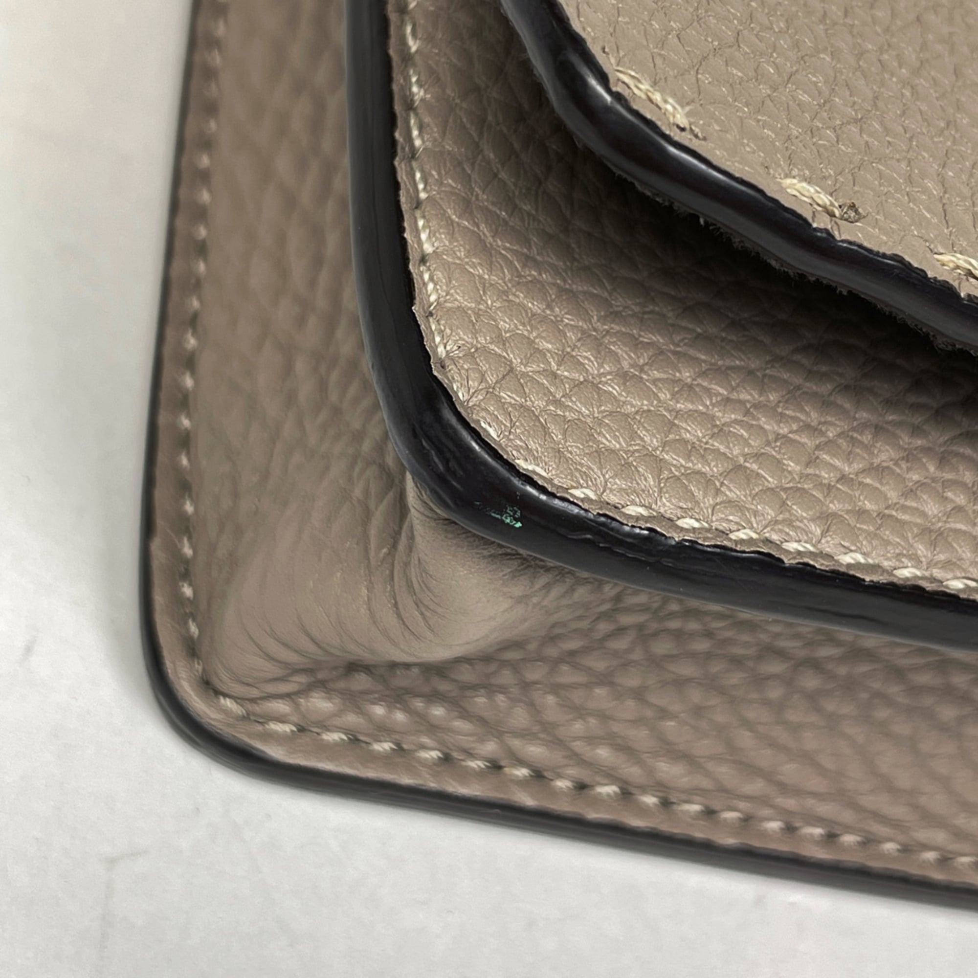 Fendi Beige Leather Shoulder Bag (Pre-Owned)