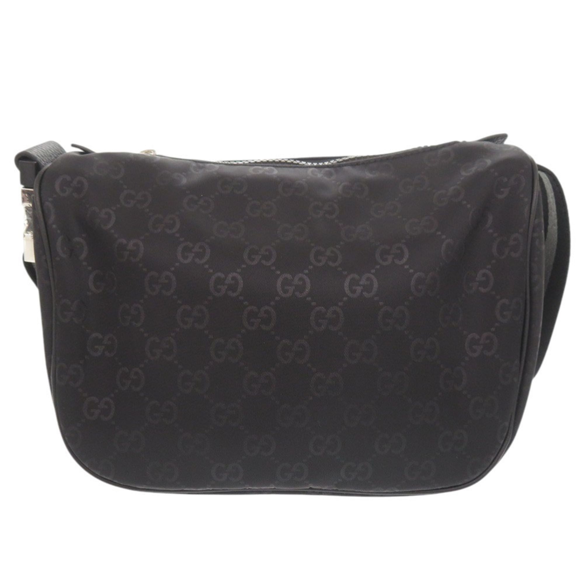 Gucci Black Nylon Shoulder Bag (Pre-Owned)