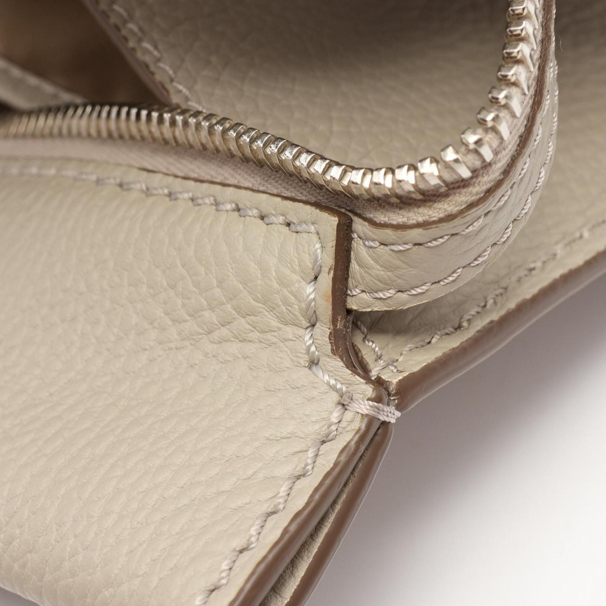 Tod's Beige Leather Tote Bag (Pre-Owned)