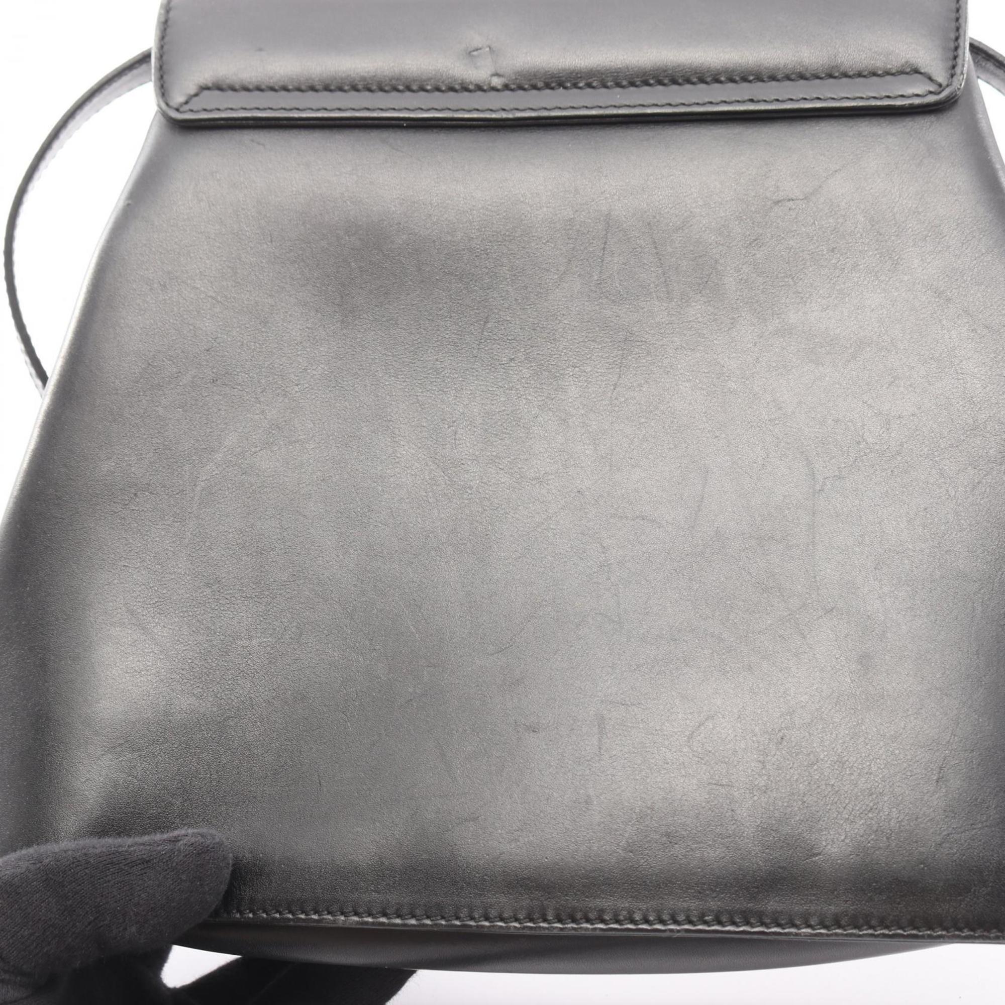 Salvatore Ferragamo Black Leather Handbag (Pre-Owned)