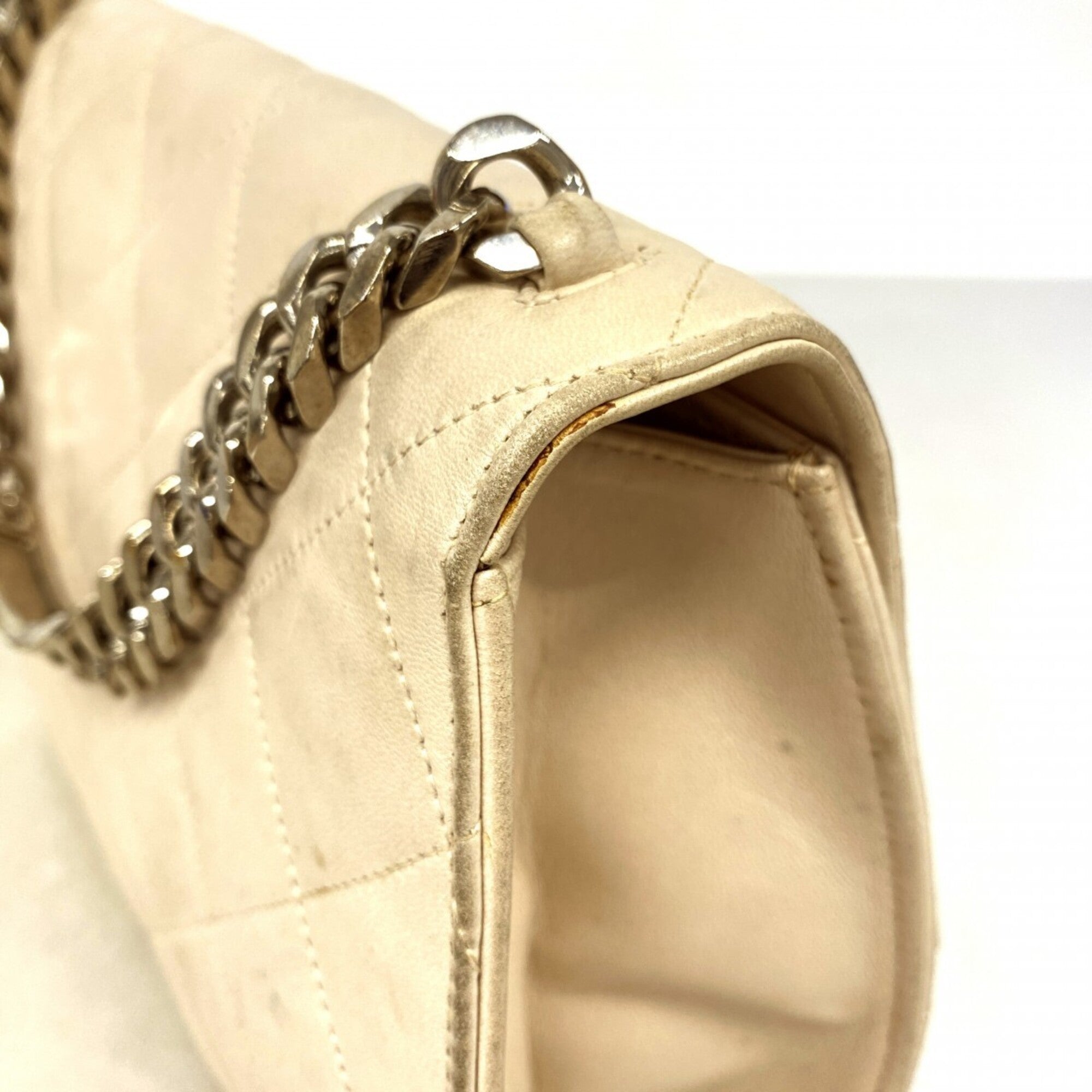 Chanel Ivory Leather Handbag (Pre-Owned)
