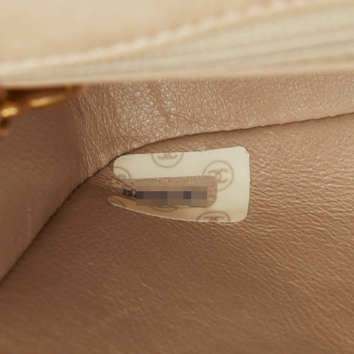 Chanel Beige Leather Shoulder Bag (Pre-Owned)