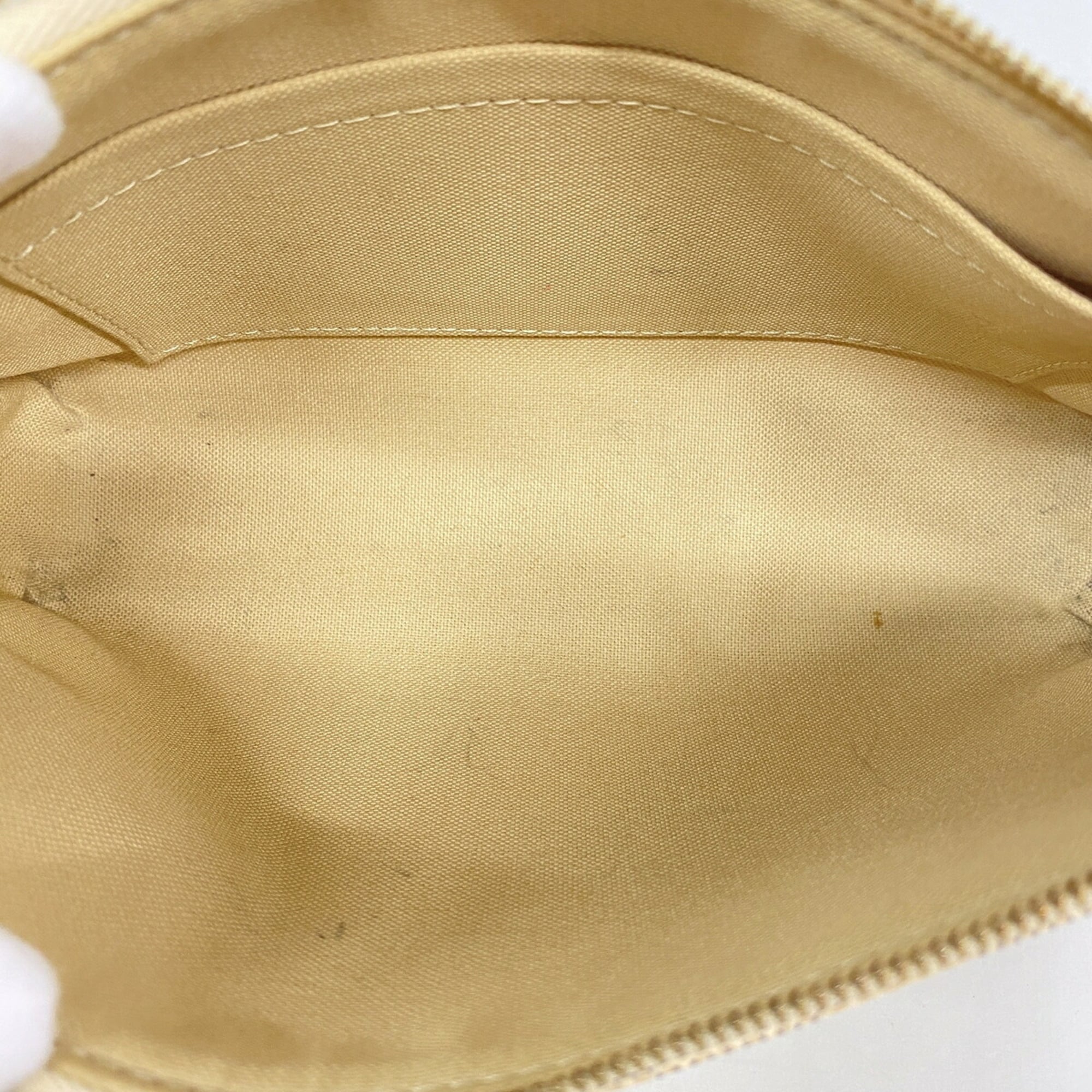 Louis Vuitton White Pouch (Pre-Owned)