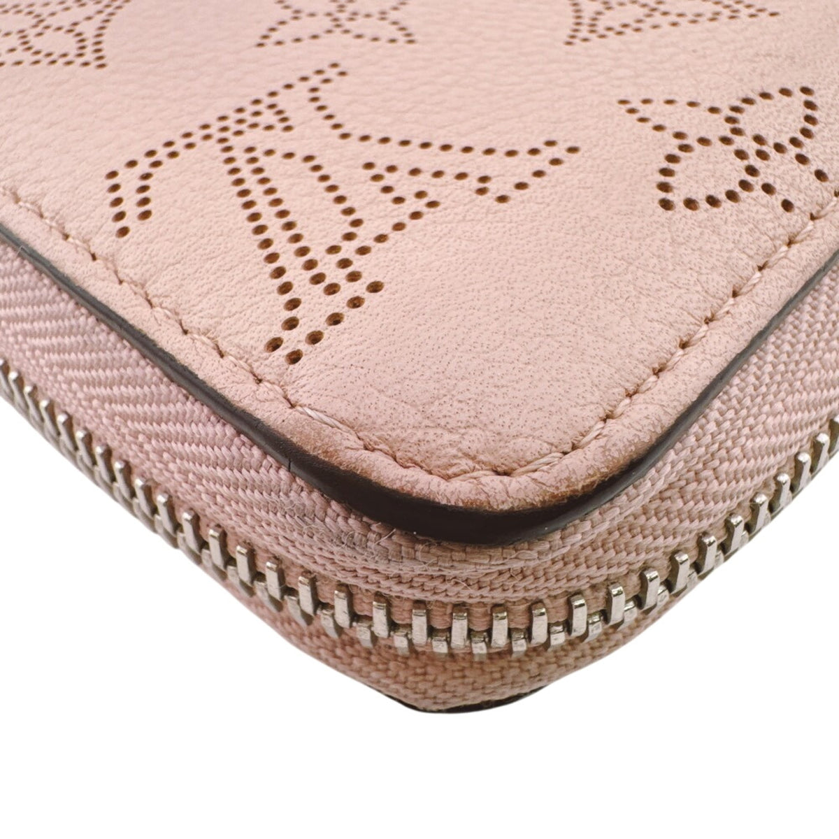 Louis Vuitton Mahina Beige Pink Mahina Leather Long Wallet (Bi-Fold) (Pre-Owned)