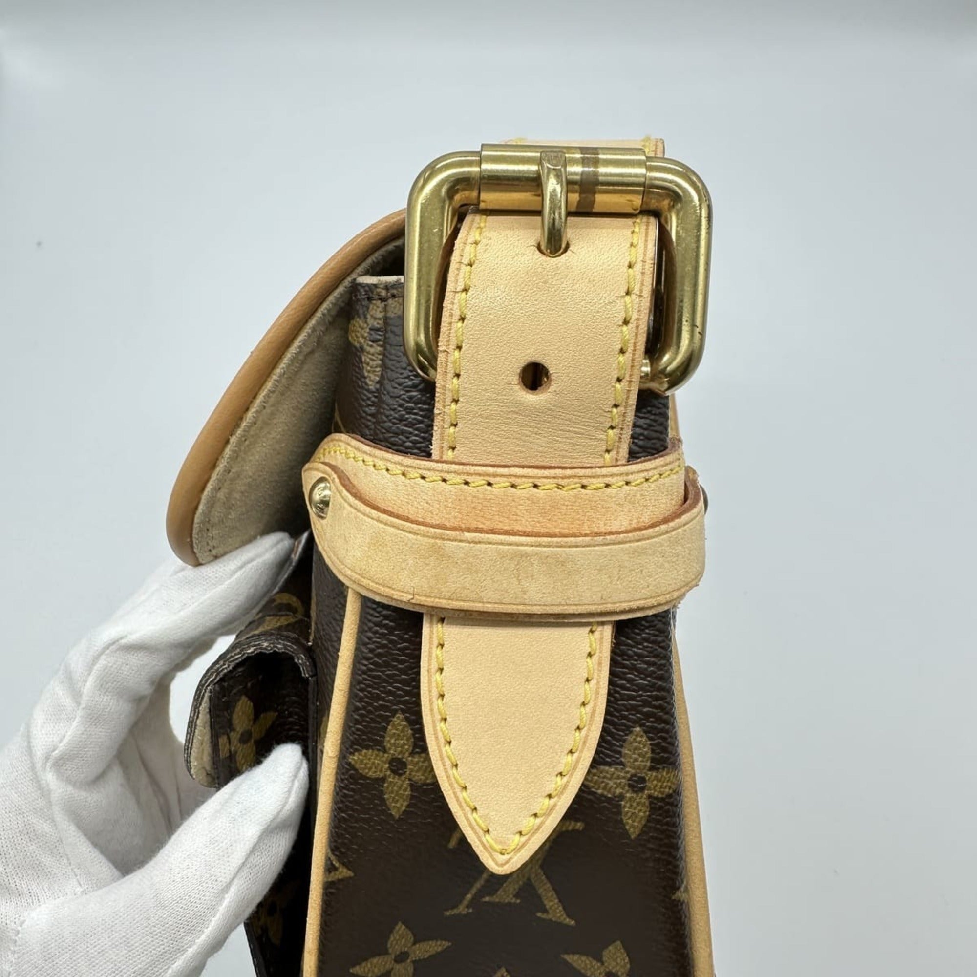 Louis Vuitton Brown Monogram Monogram Shoulder Bag (Pre-Owned)