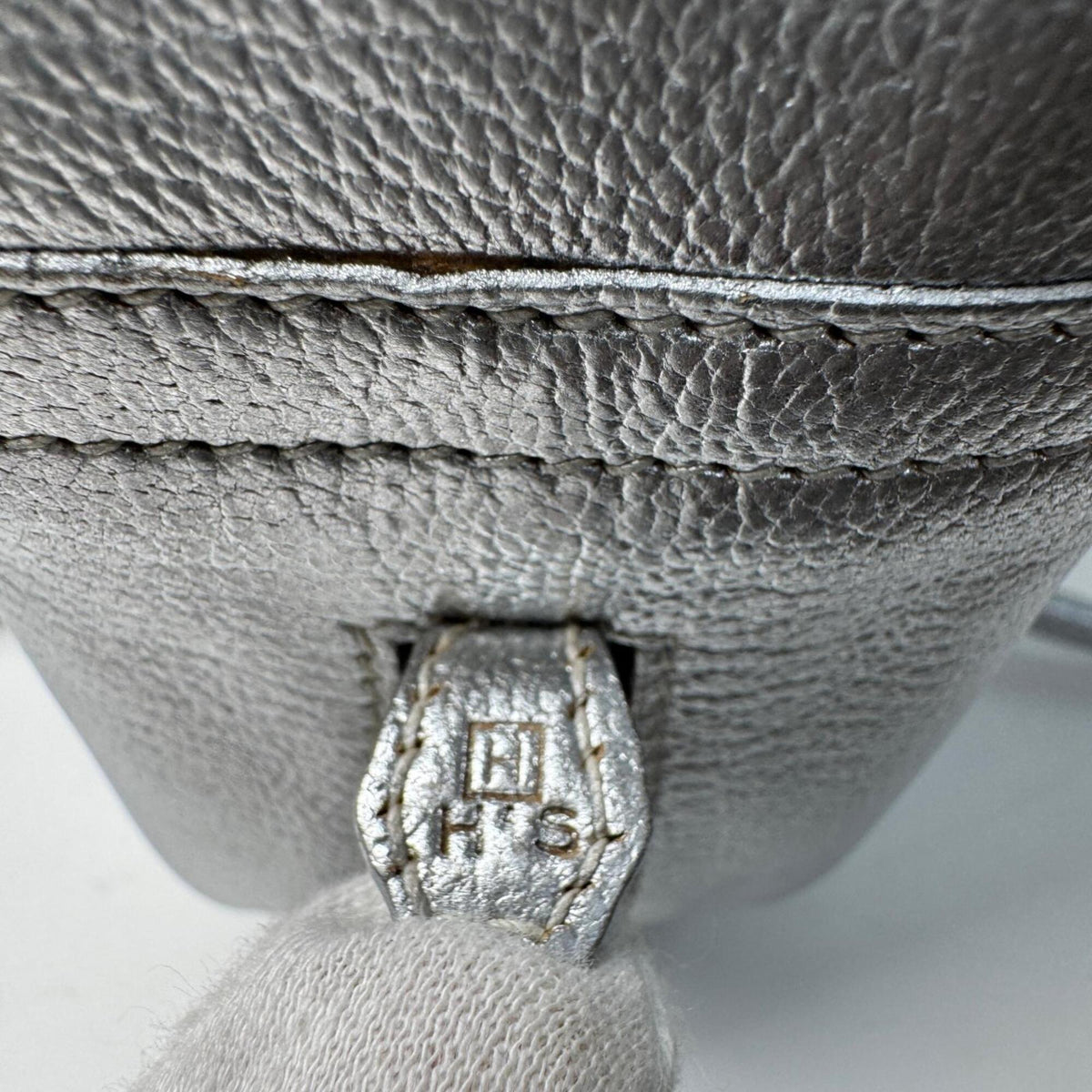 Hermes Silver Leather Handbag (Pre-Owned)