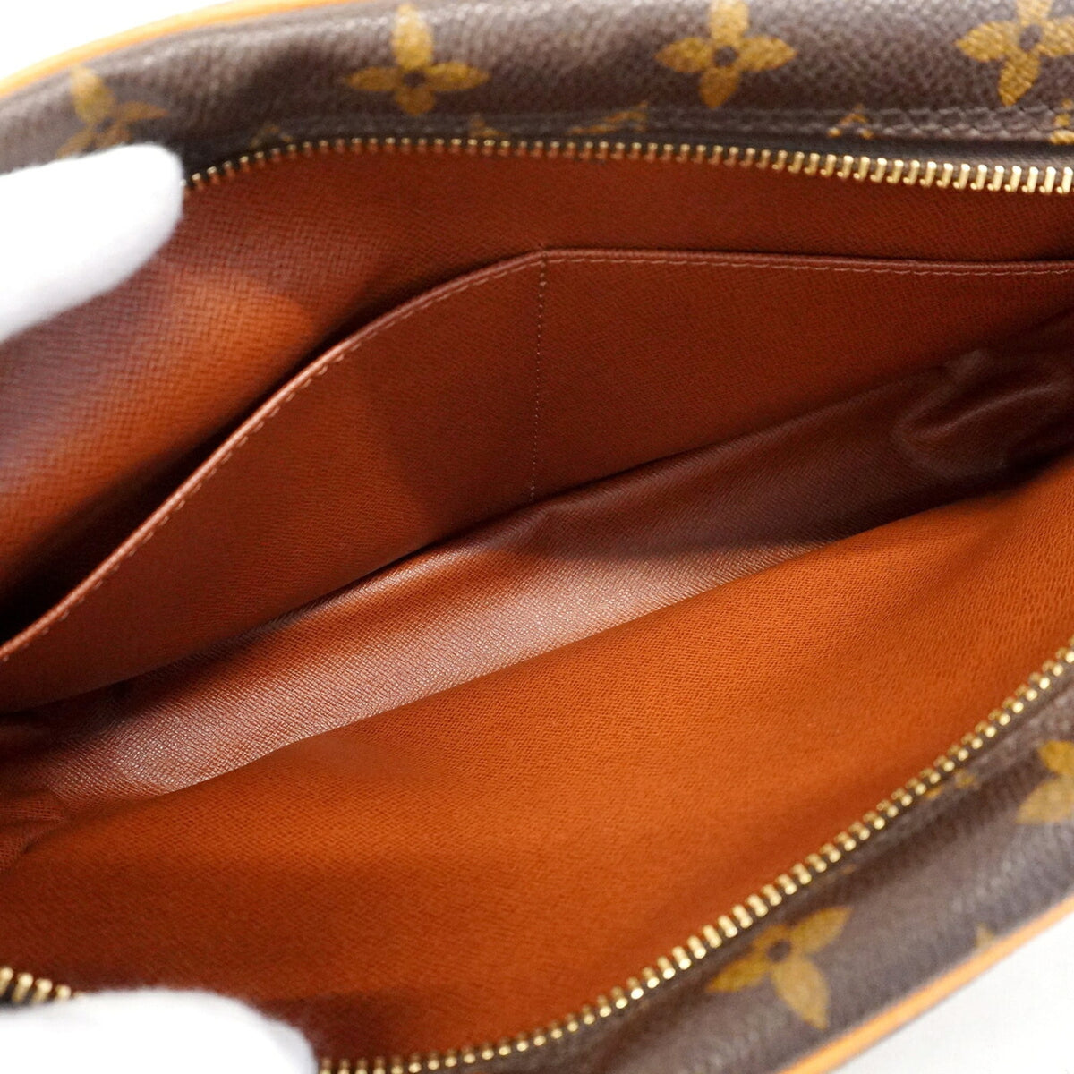 Louis Vuitton Brown Clutch Bag (Pre-Owned)