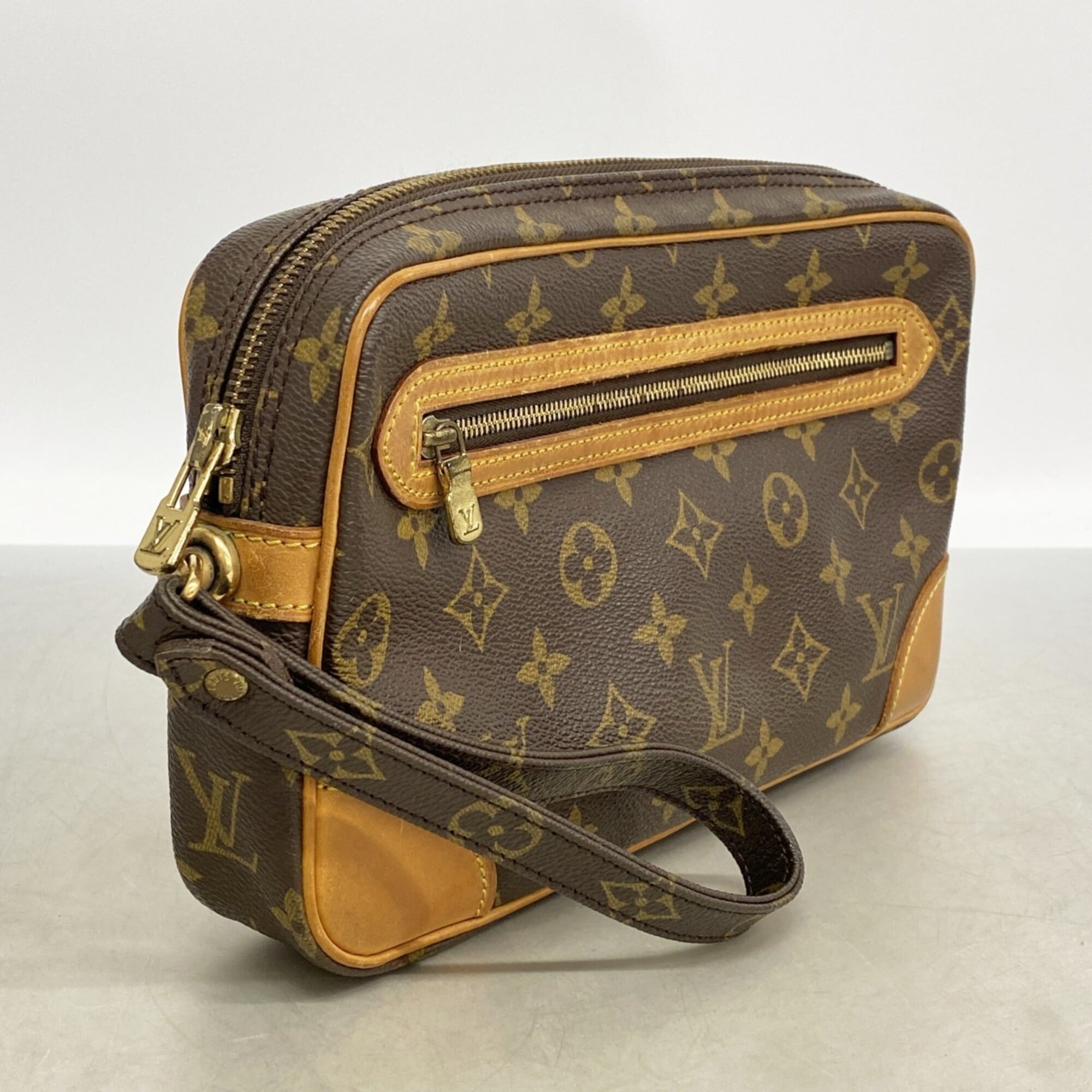 Louis Vuitton Brown Clutch Bag (Pre-Owned)