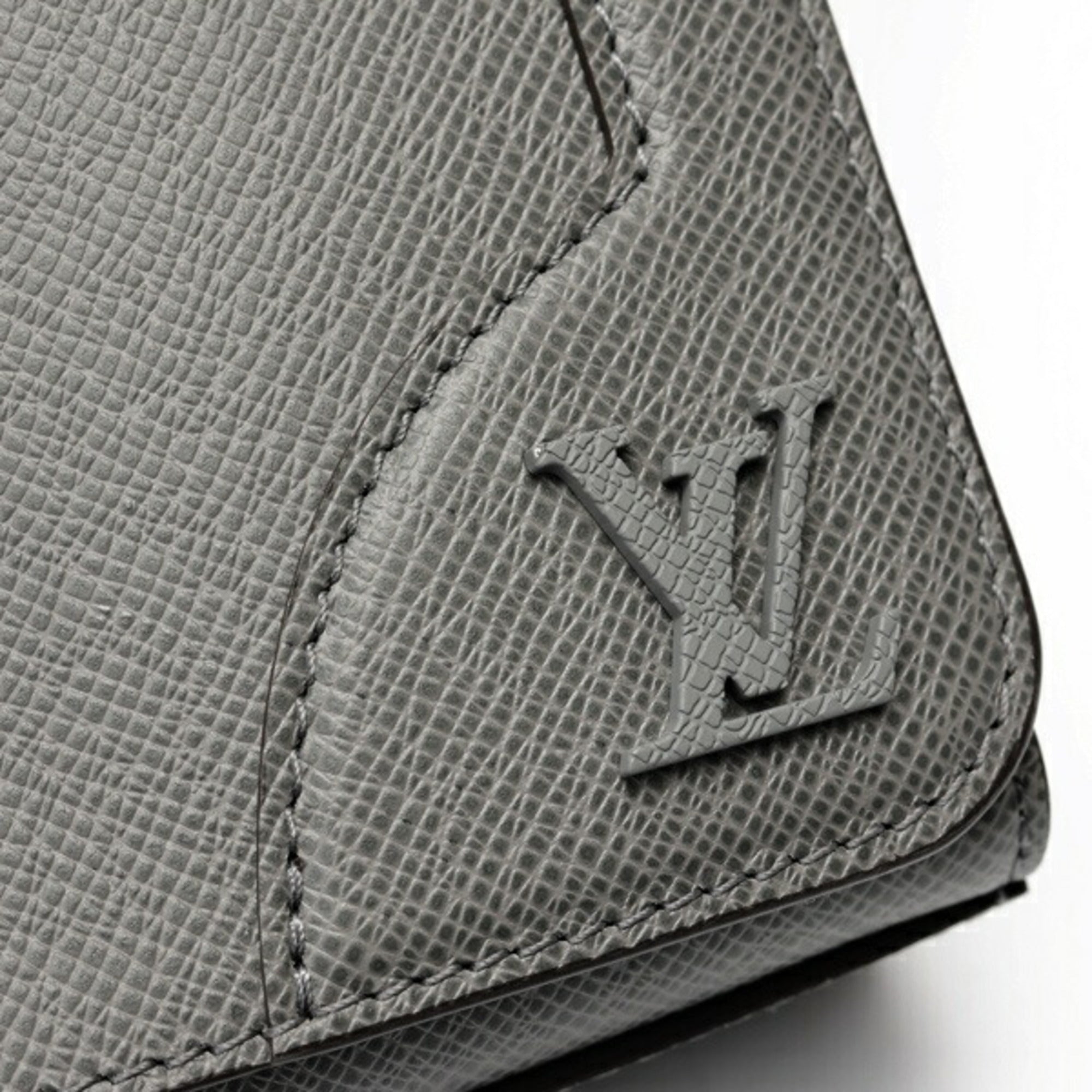 Louis Vuitton Gray Taiga Leather Shoulder Bag (Pre-Owned)