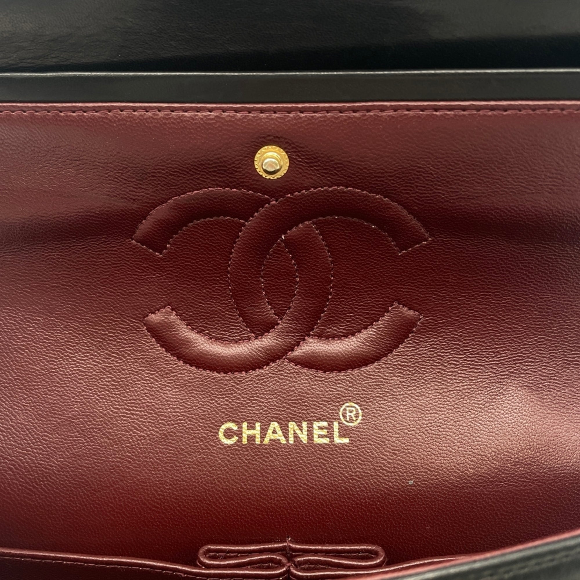 Chanel Matelasse Black Leather Shoulder Bag (Pre-Owned)