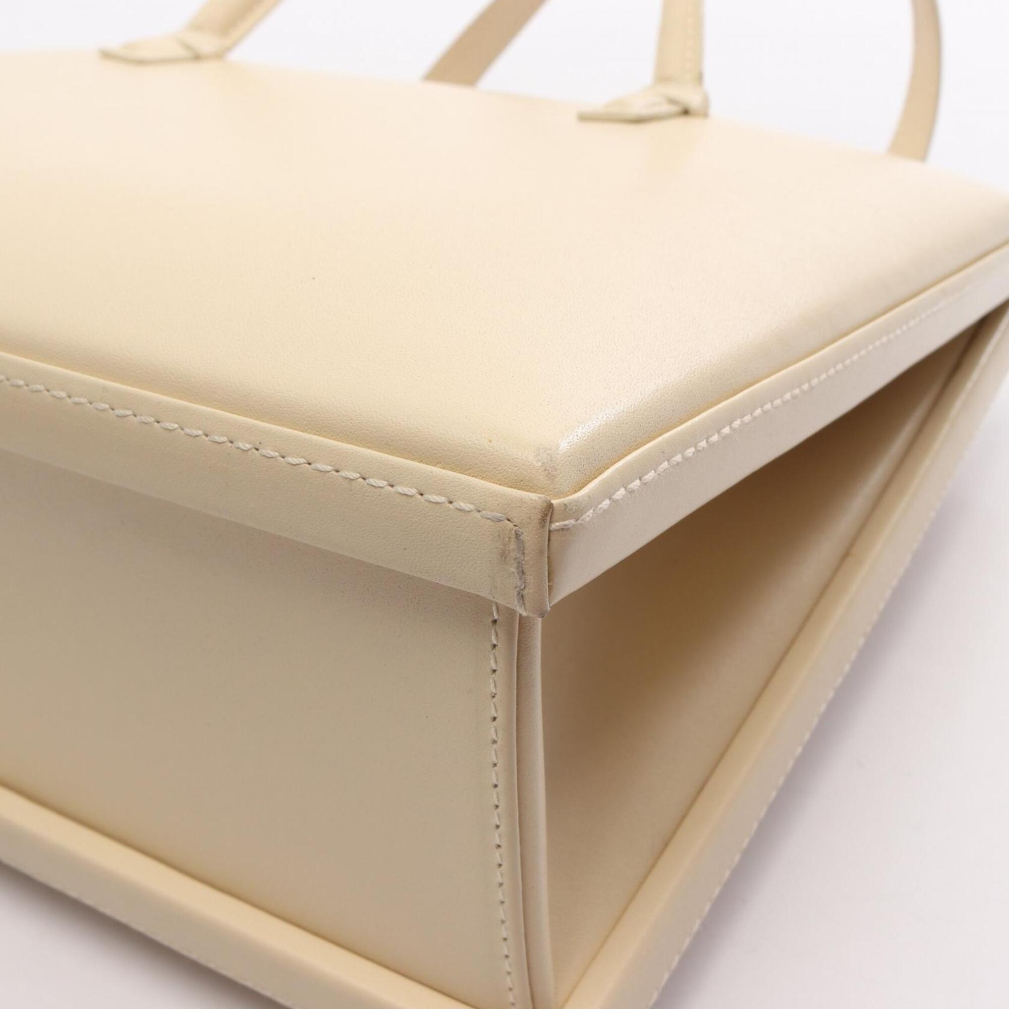 Loewe Ivory Leather Handbag (Pre-Owned)
