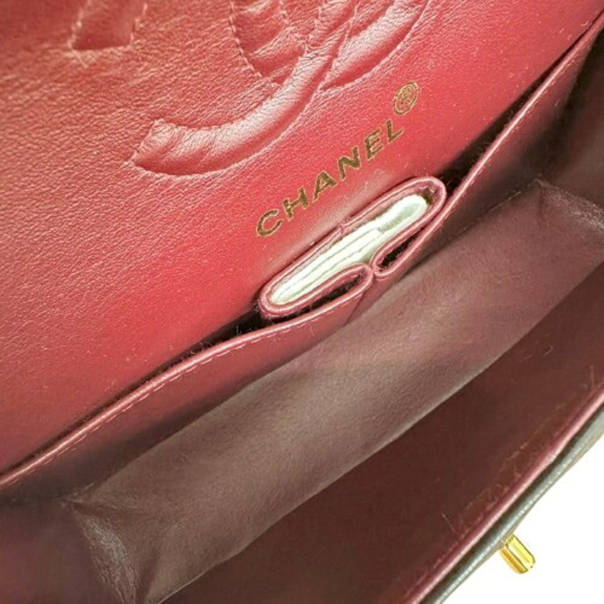 Chanel Black Leather Shoulder Bag (Pre-Owned)