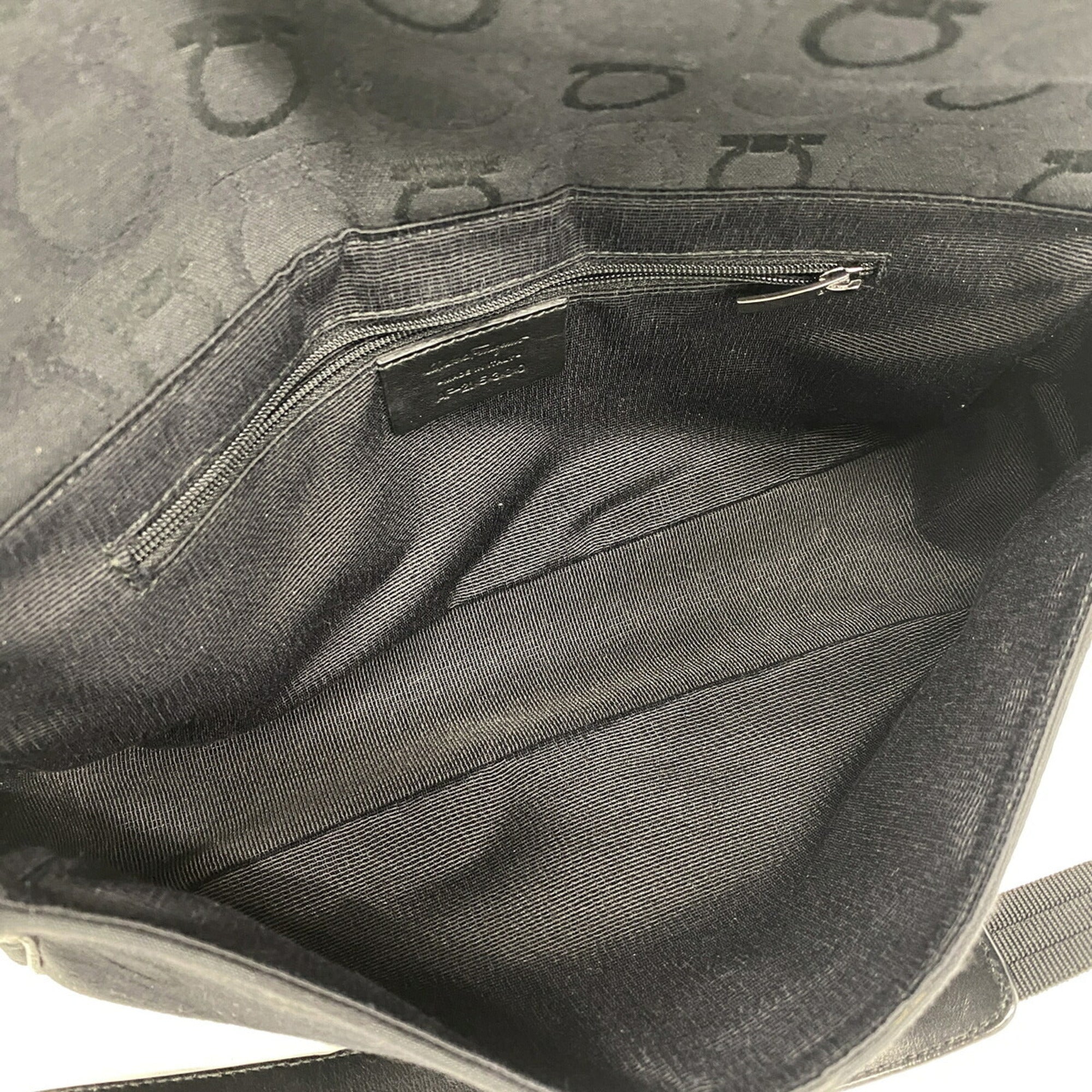 Salvatore Ferragamo Black Canvas Shoulder Bag (Pre-Owned)