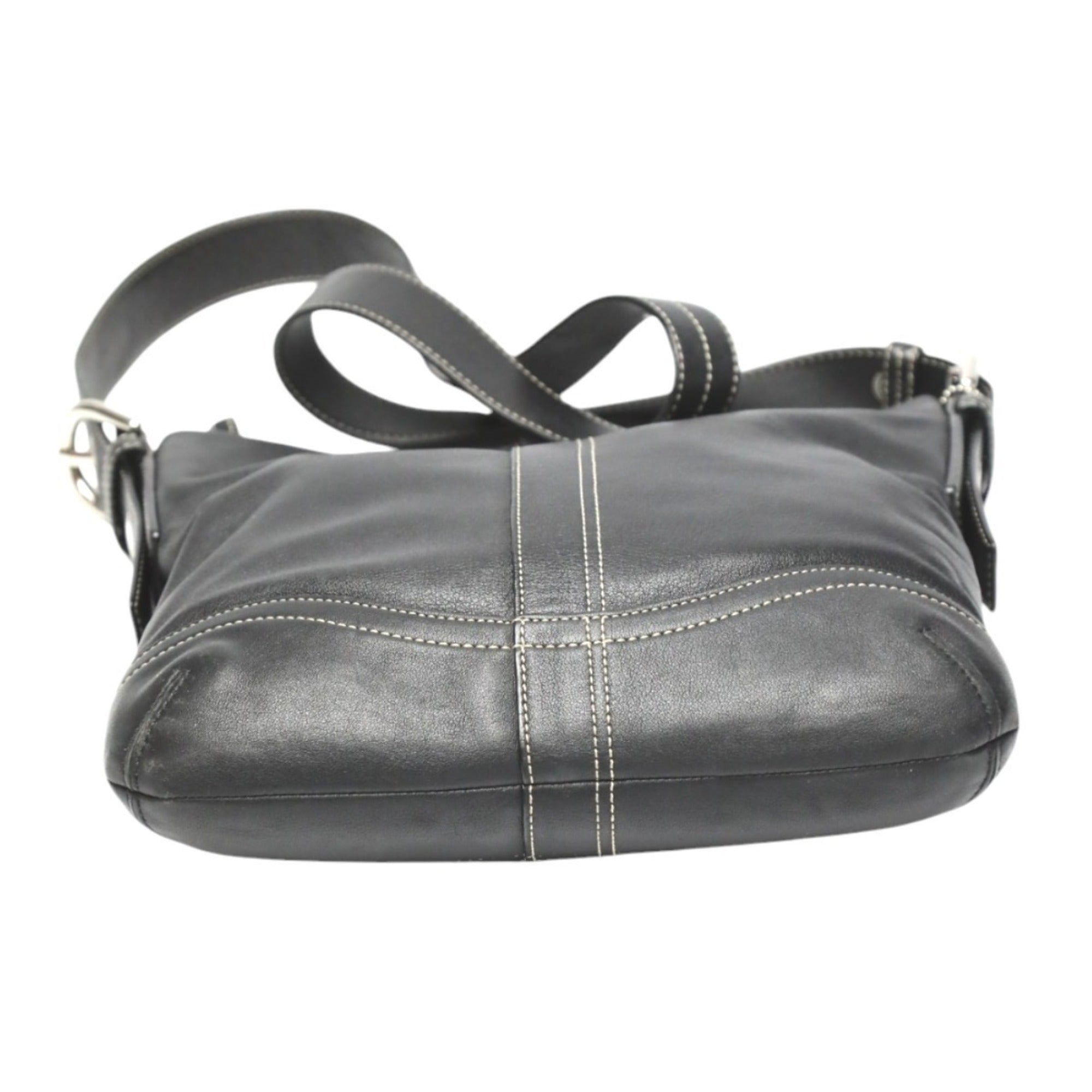 Coach Black Leather Shoulder Bag (Pre-Owned)